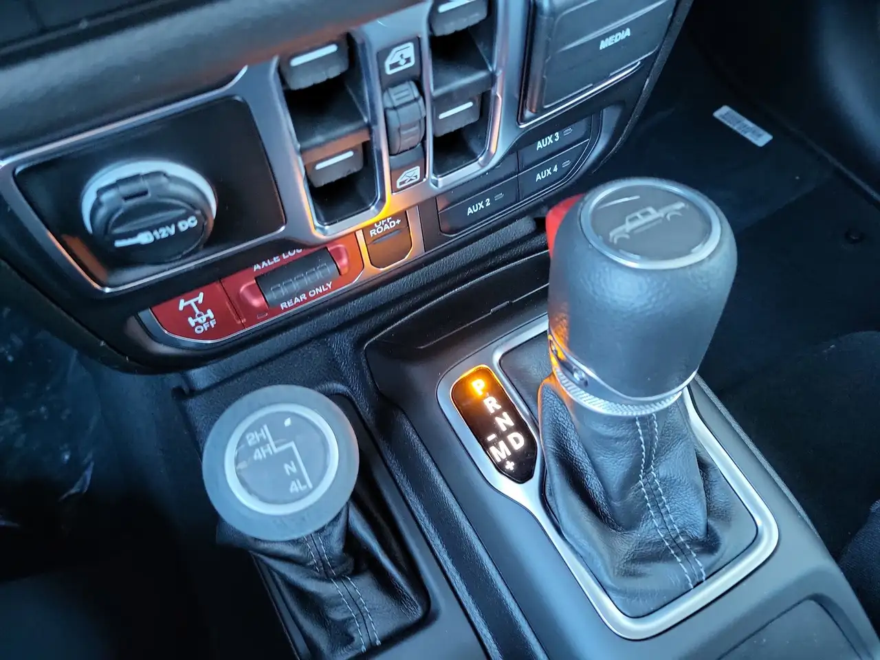 Jeep Gladiator снимка Jeep Gladiator