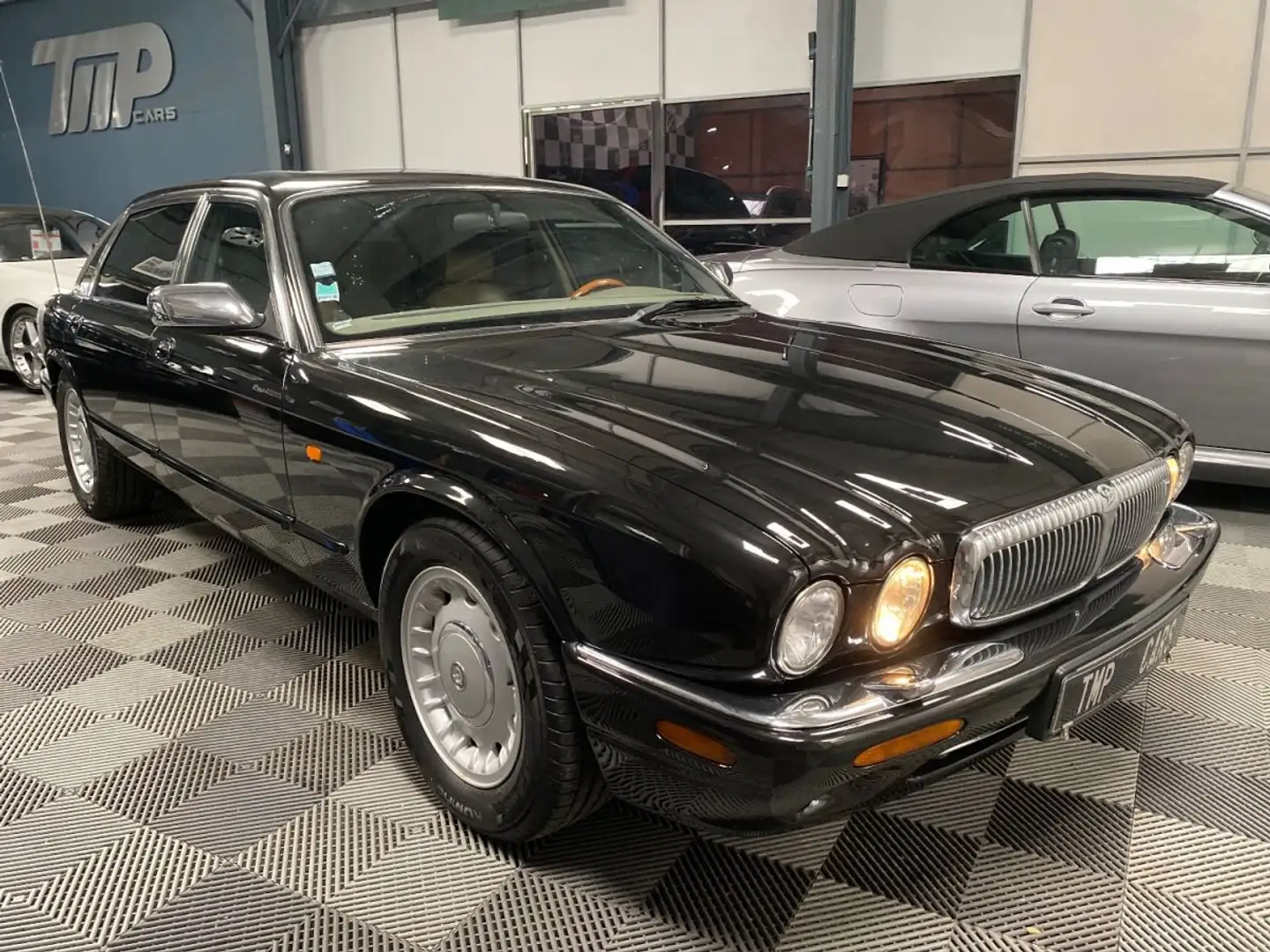 Jaguar XJ X308 Noir - 1