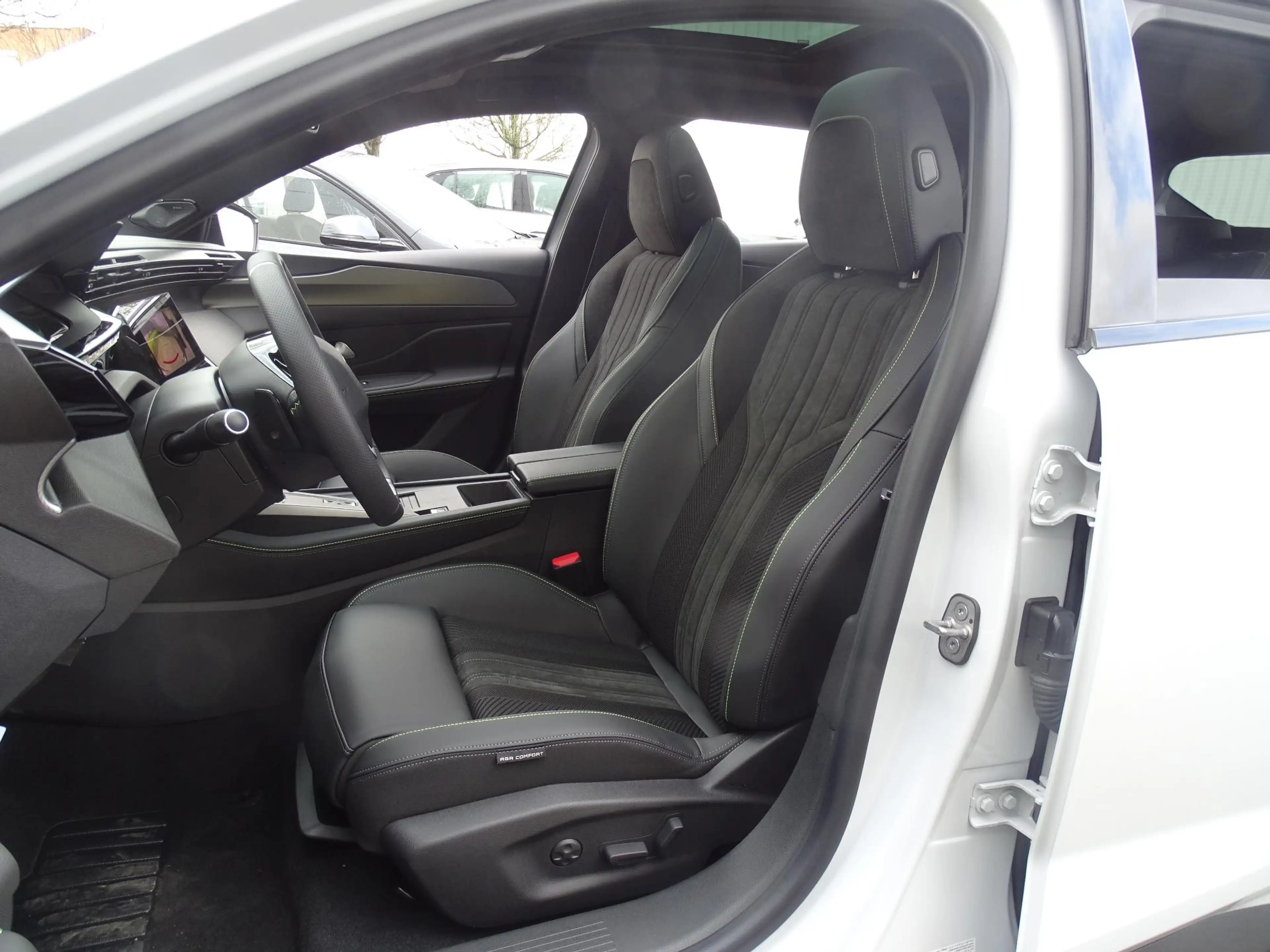 Peugeot 408 e-408 210 GT — photo 12