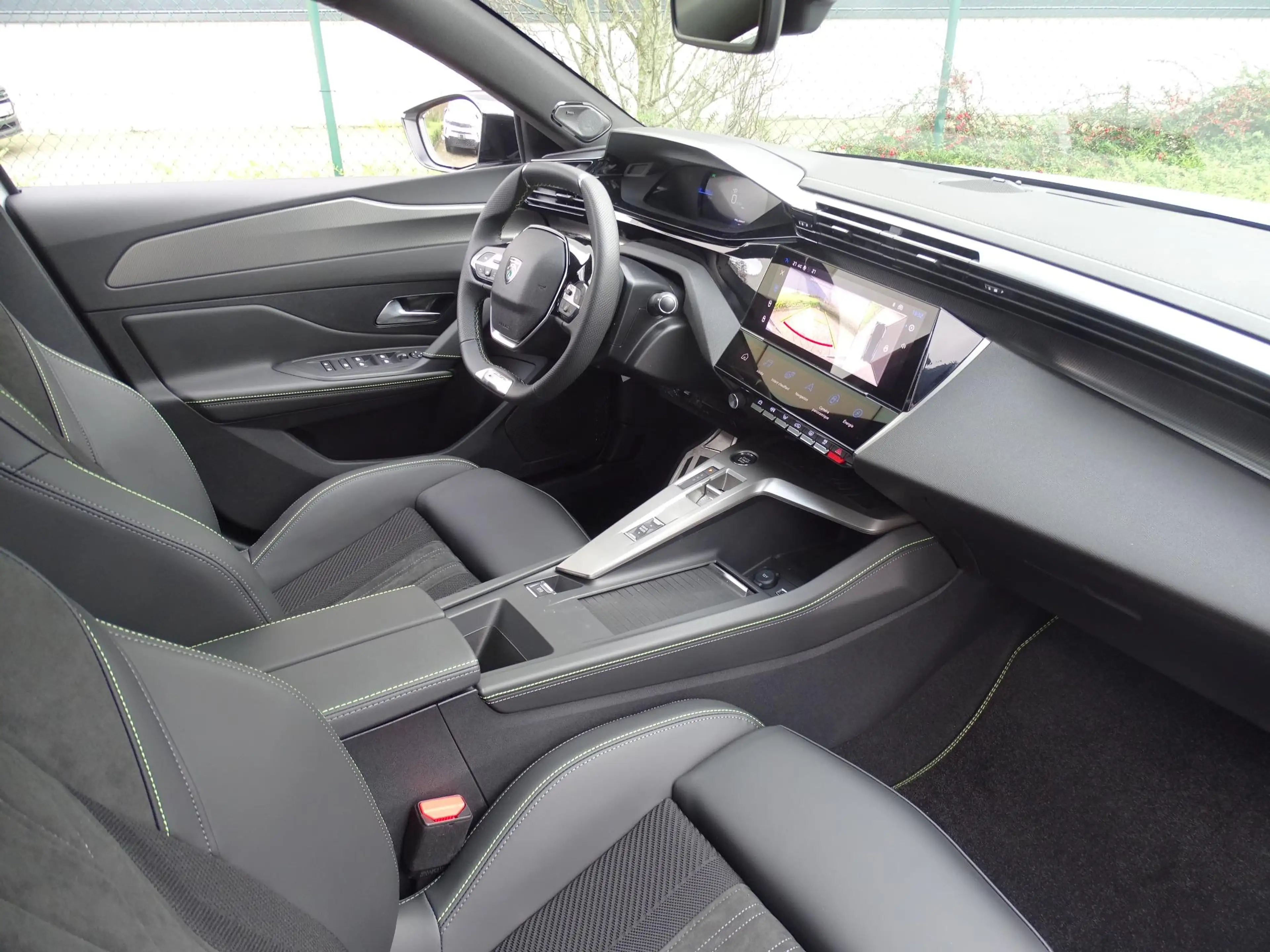 Peugeot 408 e-408 210 GT — photo 15