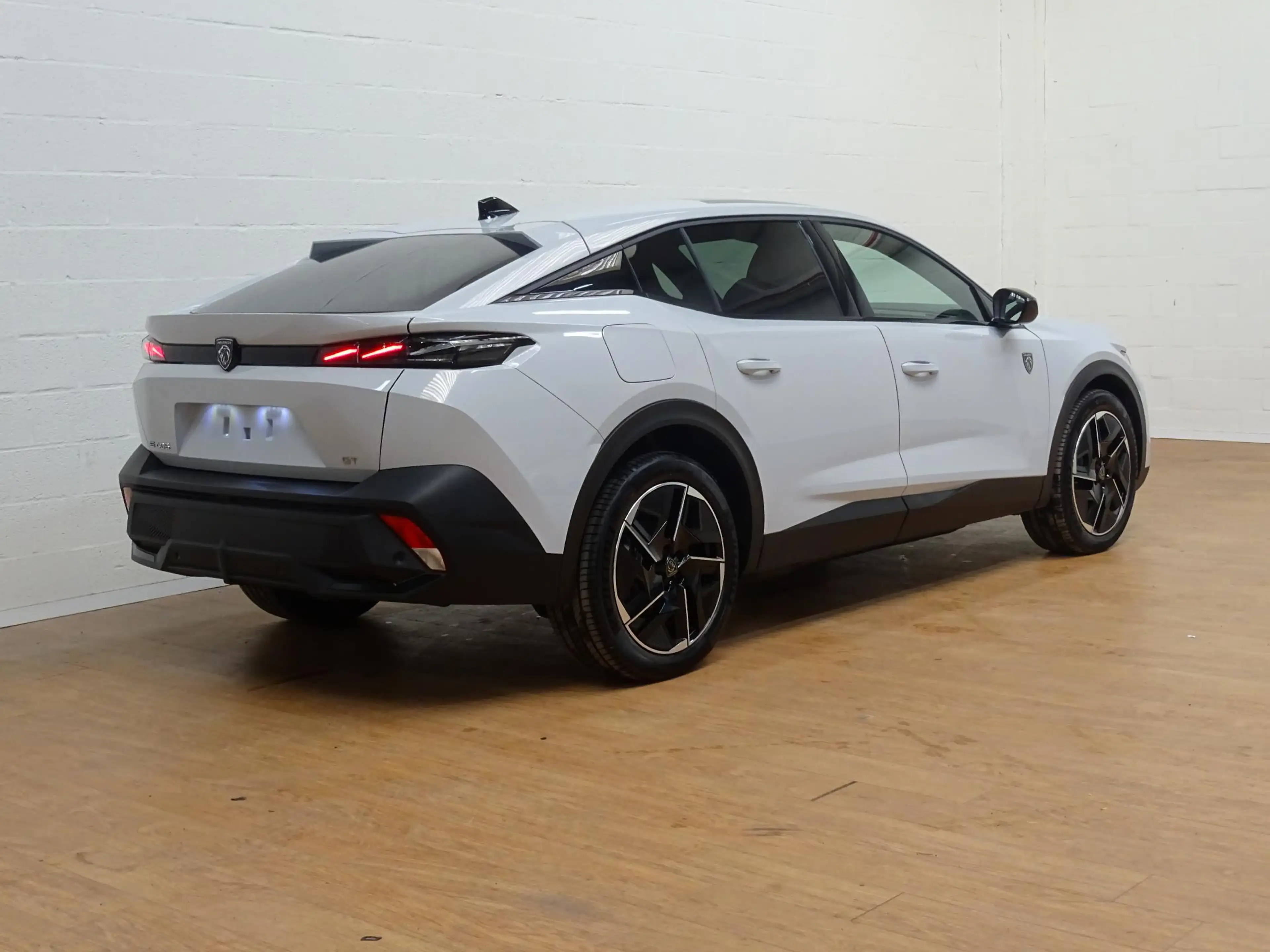 Peugeot 408 e-408 210 GT — photo 6