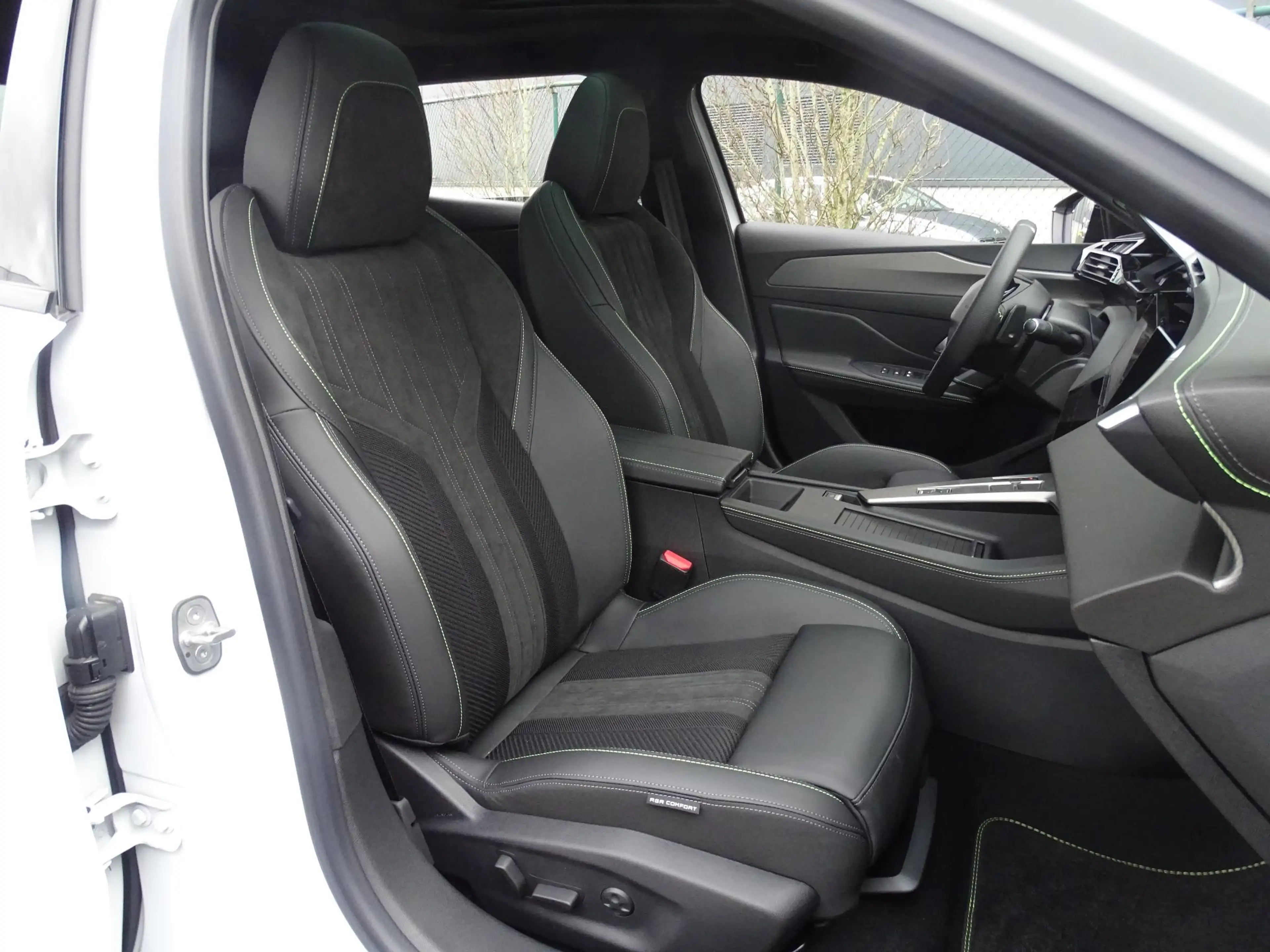 Peugeot 408 e-408 210 GT — photo 14