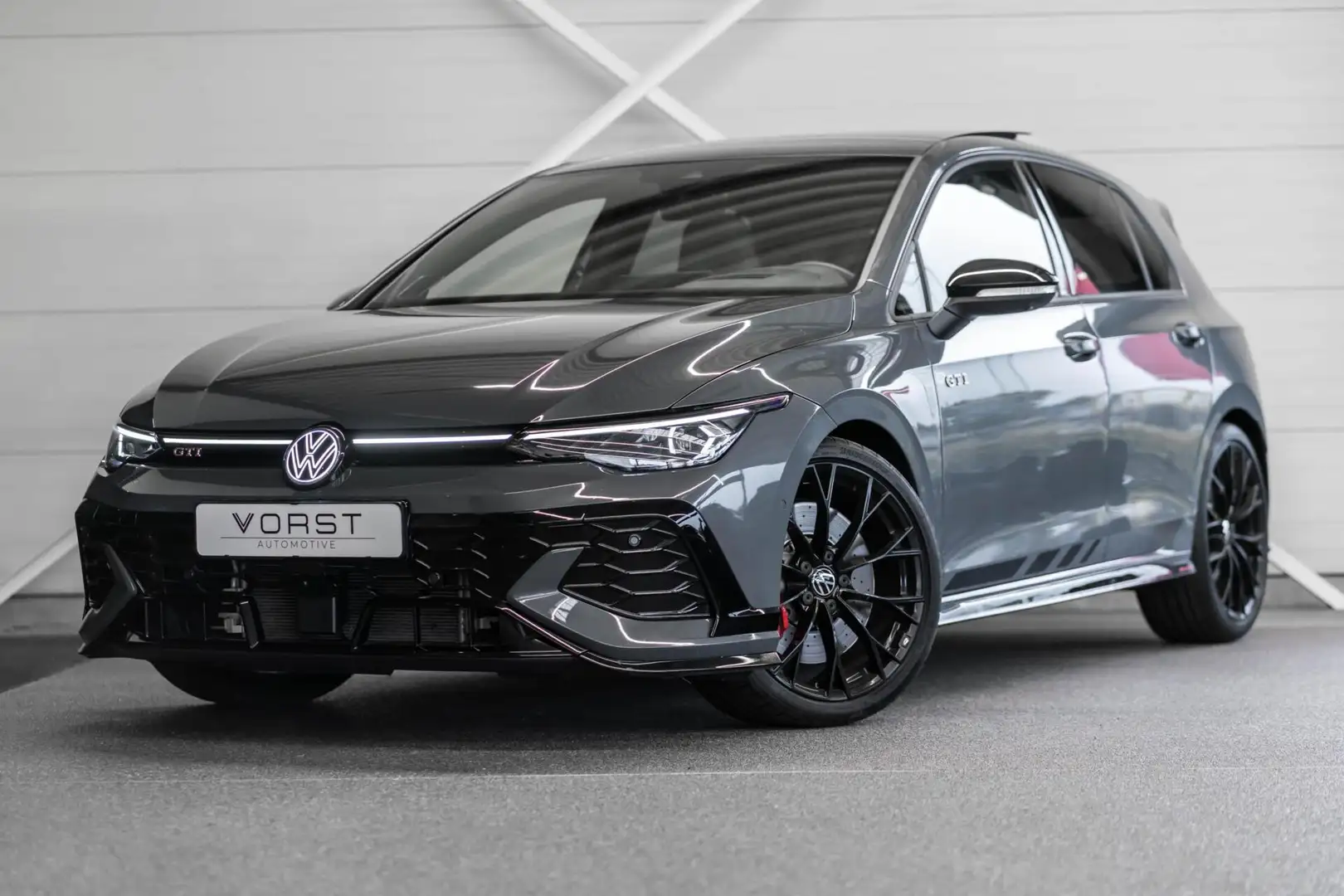 Volkswagen Golf GTI 2.0 TSI Clubsport Pano HK DSG LED Grijs - 1