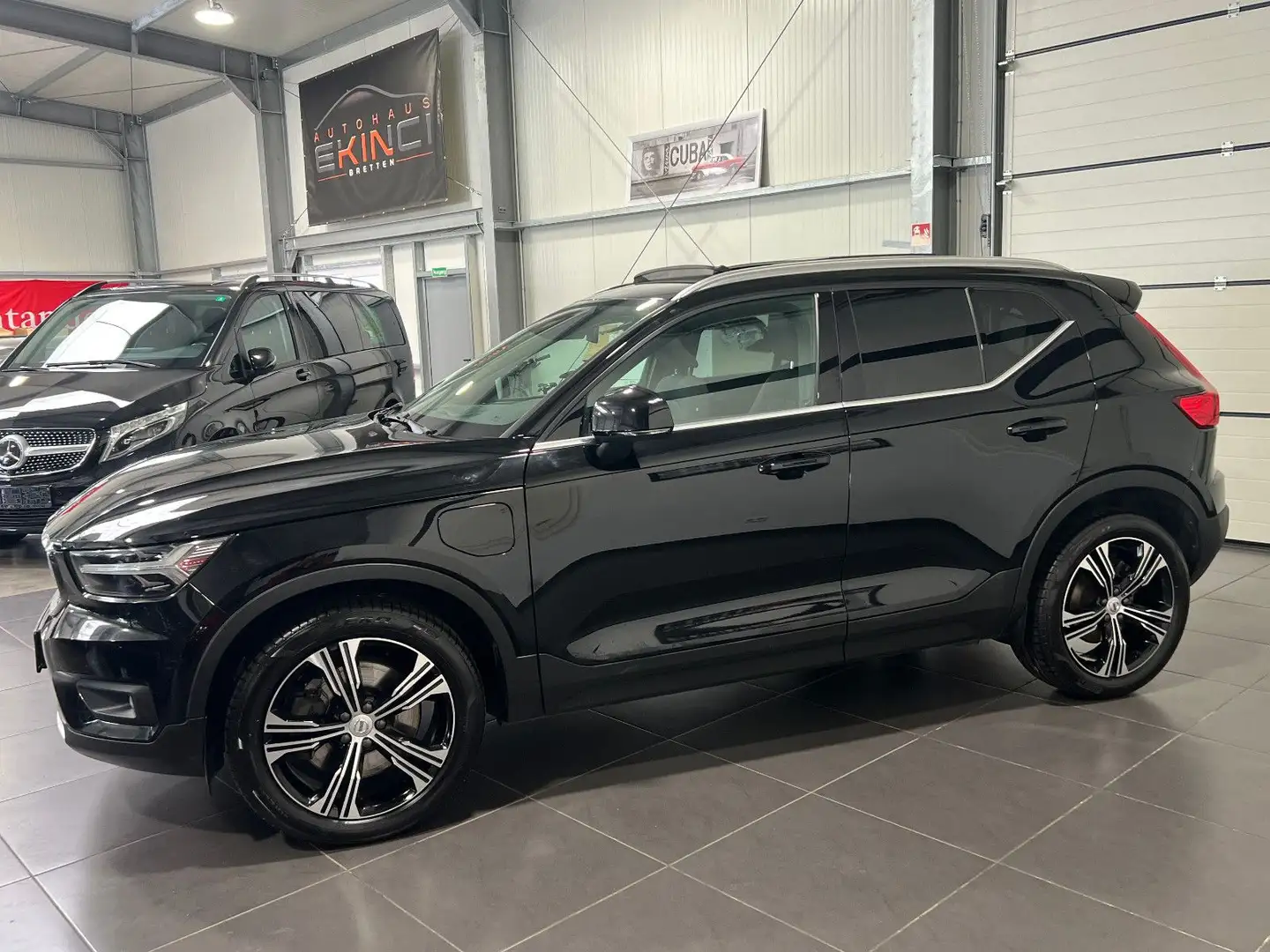 Volvo XC40 Recharge **Navi*360°*Panorama*AHK** Schwarz - 2