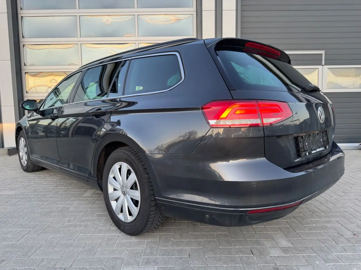 Volkswagen Passat Variant 2.0TDI DSG Comfortline NAVI ACC Grau - 2