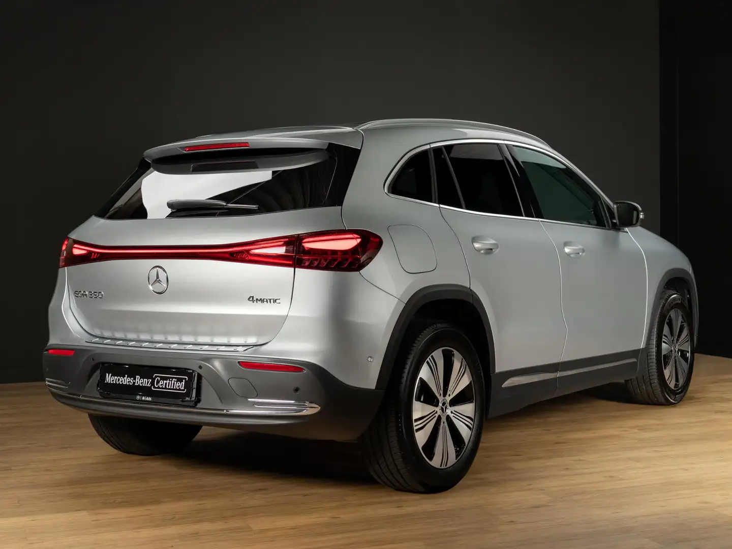 Mercedes-Benz EQA 350 4MATIC Luxury Line 67 kWh Panorama dak Grau - 2