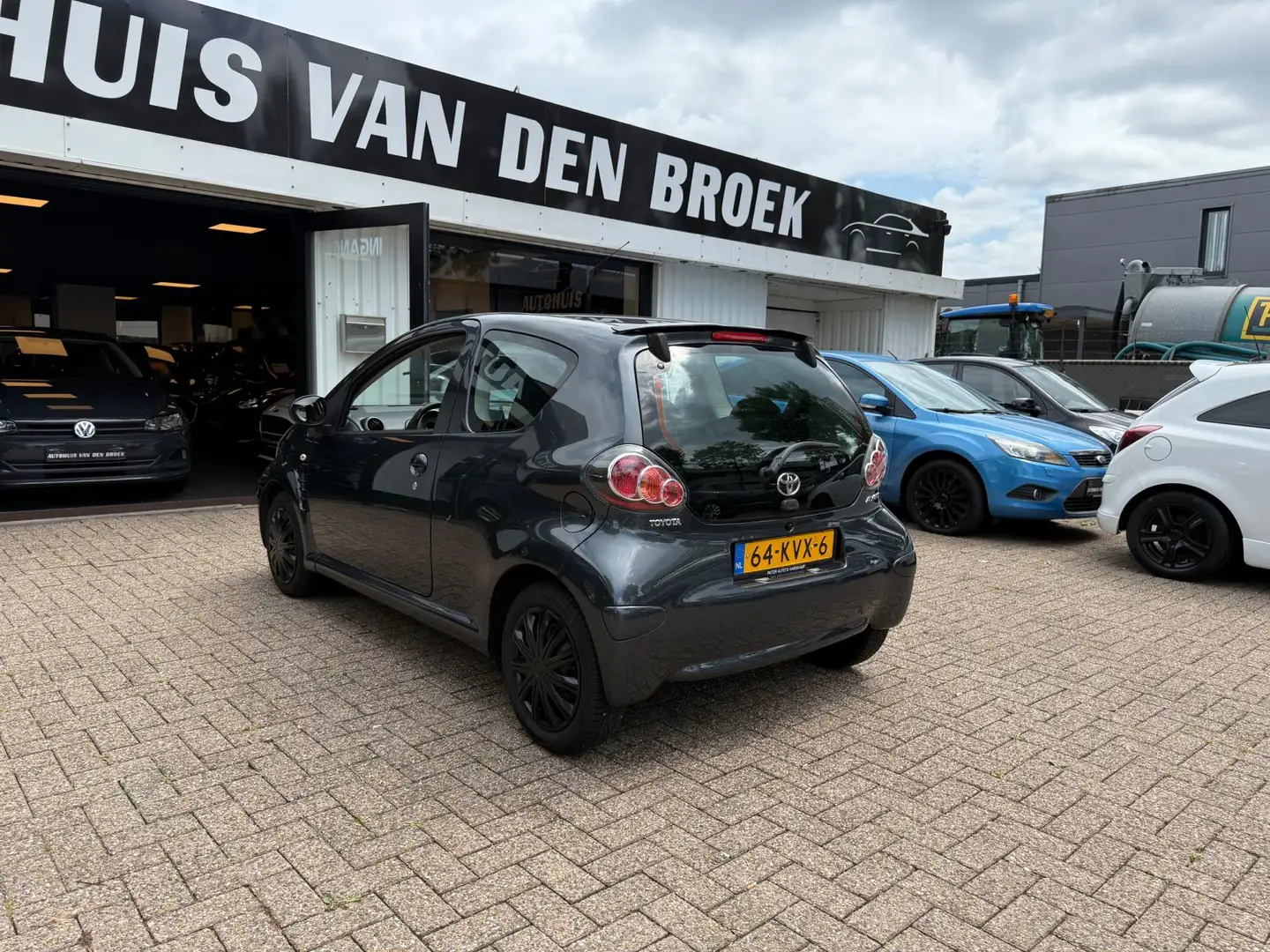 Toyota Aygo 1.0-12V|Nap|Automaat|Navi|Elek Pakket|Nw Apk| Gris - 2