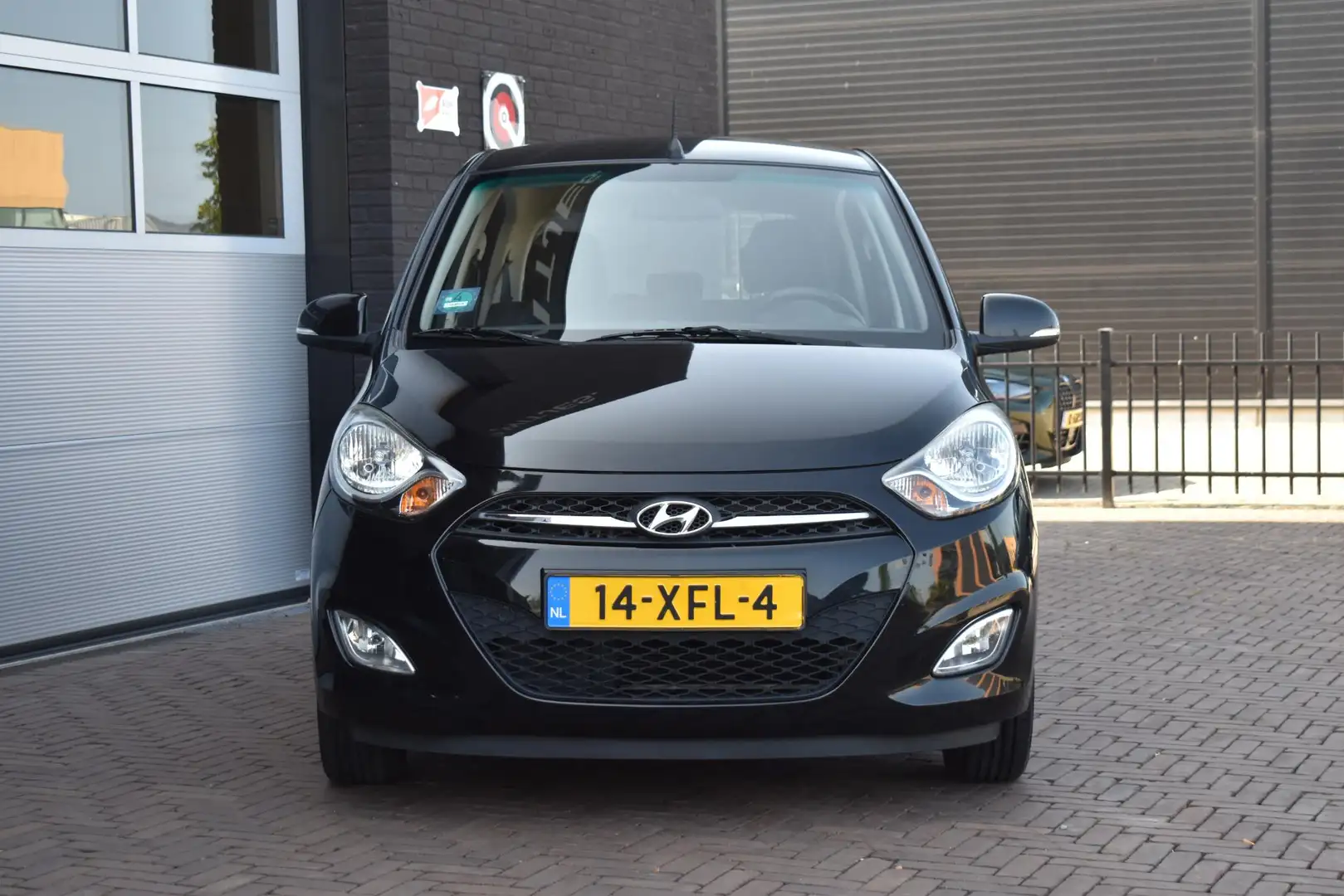 Hyundai i10 1.2 83PK i-Catcher | Airco | LM velgen | Incl. gar Zwart - 2