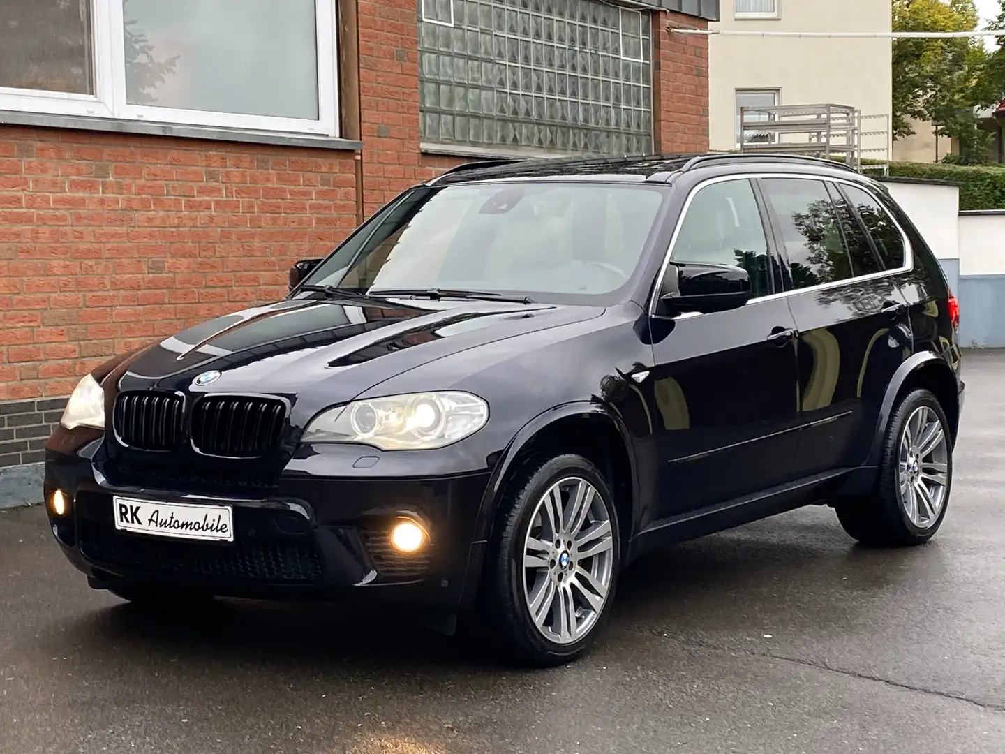 BMW X5 xDrive50i M-Paket mit Leistungsteigerung Zwart - 1