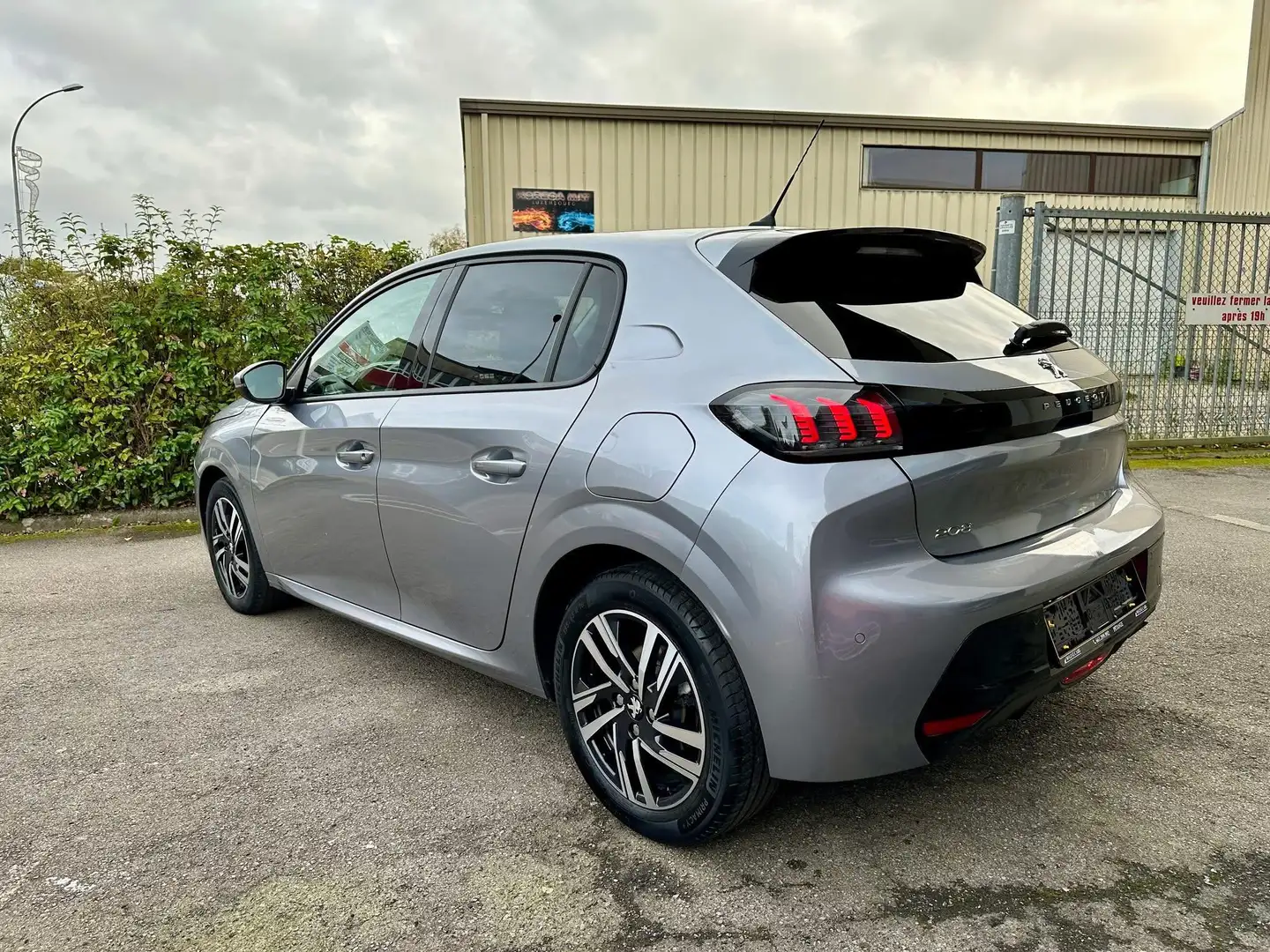 Peugeot 208 208 PureTech 100 Allure Gris - 1