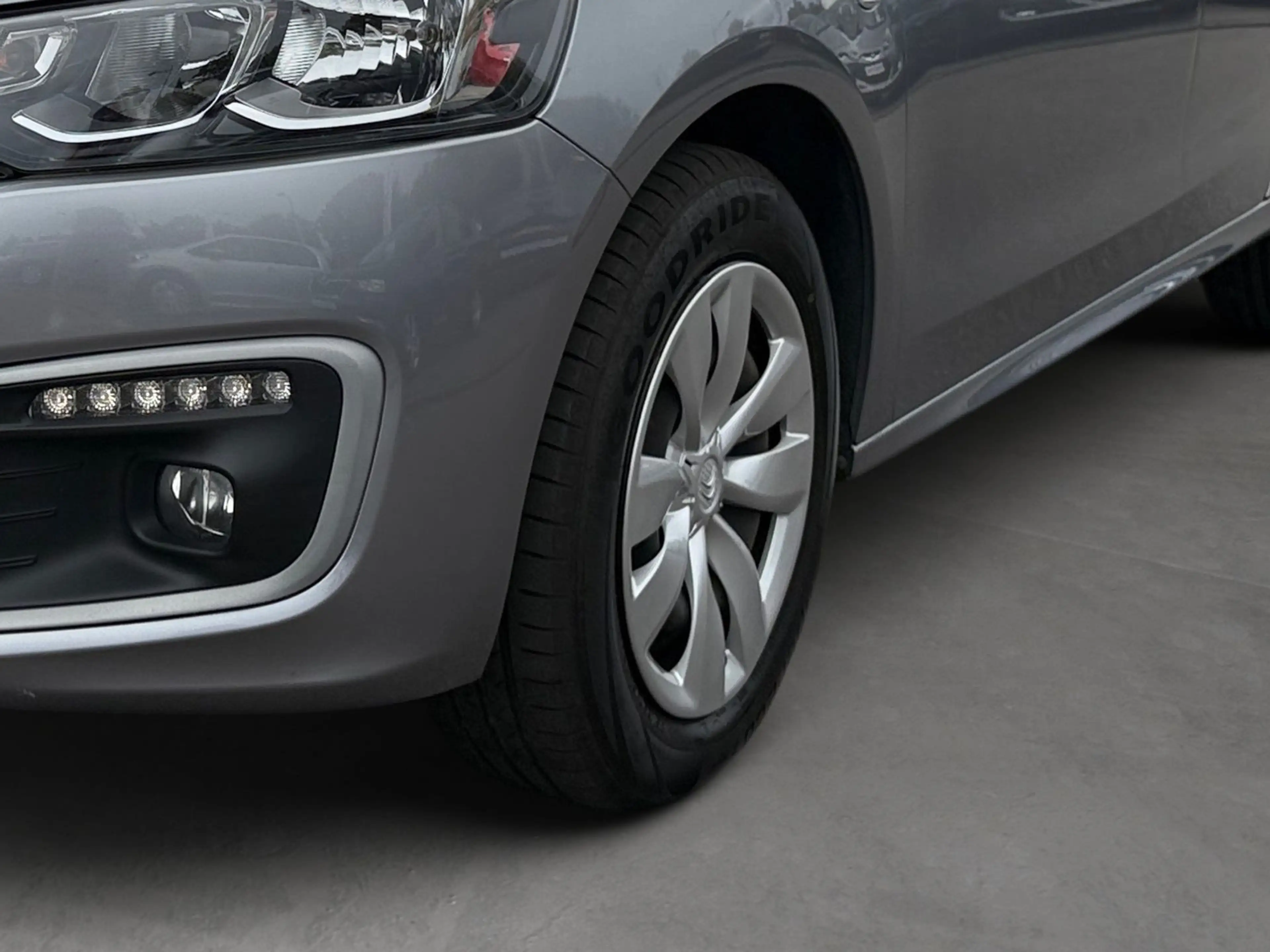 Citroen C-Elysée 1.6i Tempomat Sitzheizung AUX Limiter — photo 8