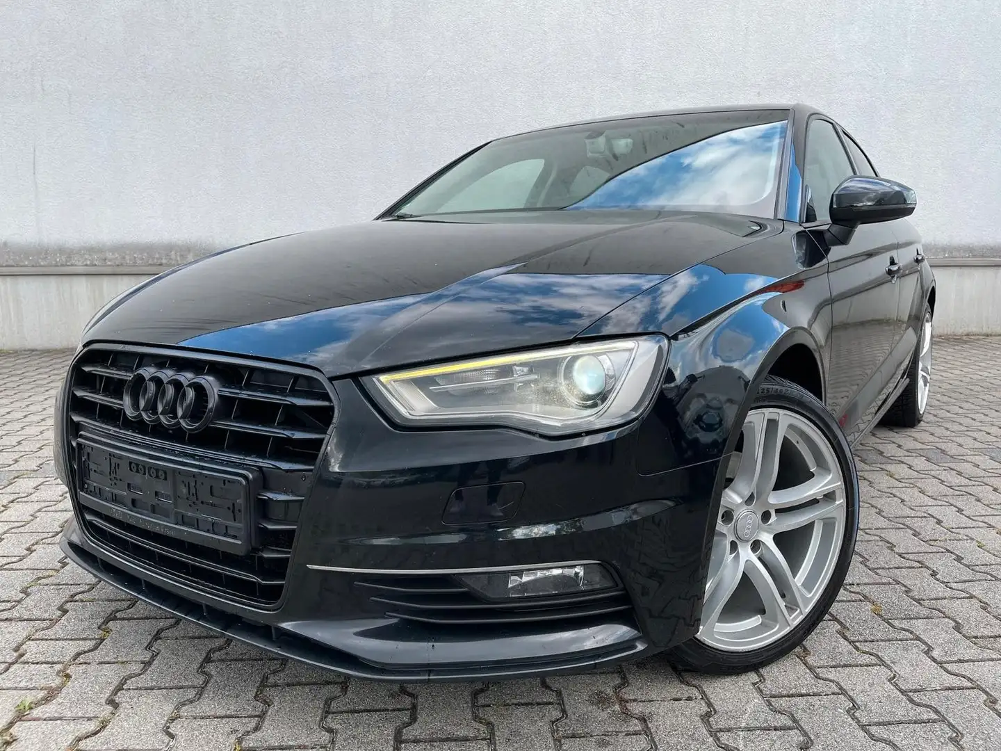Audi A3 Lim. 1.HD|XENON|SHZ|PDC|18"|TEMPOMAT Czarny - 1