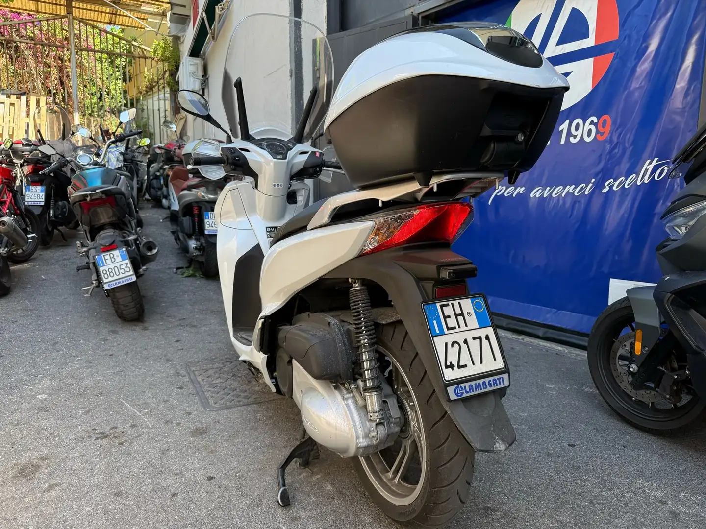 Honda SH 300 Bianco - 1