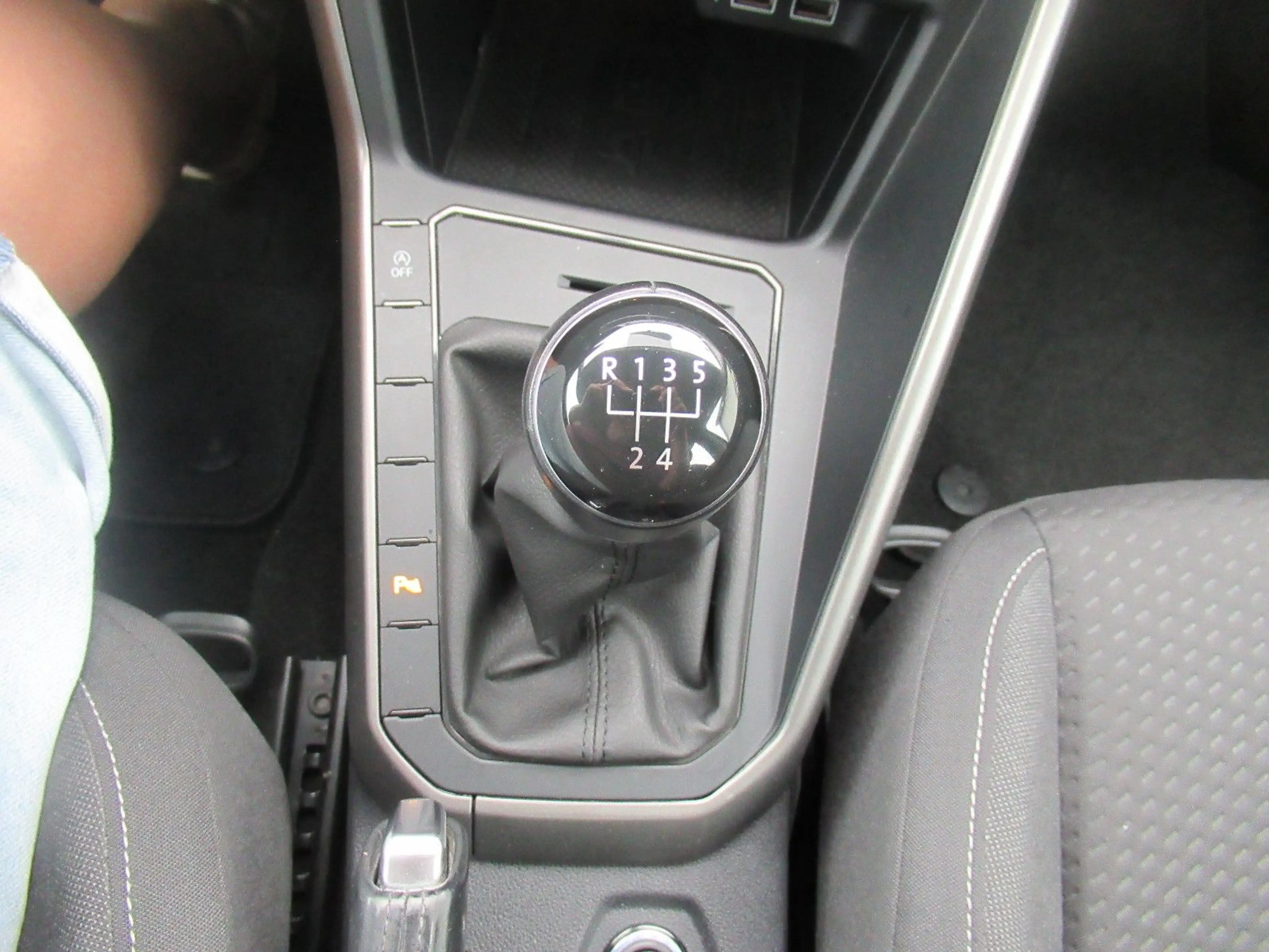 Volkswagen Polo VI Comfortline SHZG PDC TEMPOMAT TOUCH KLIM — photo 18