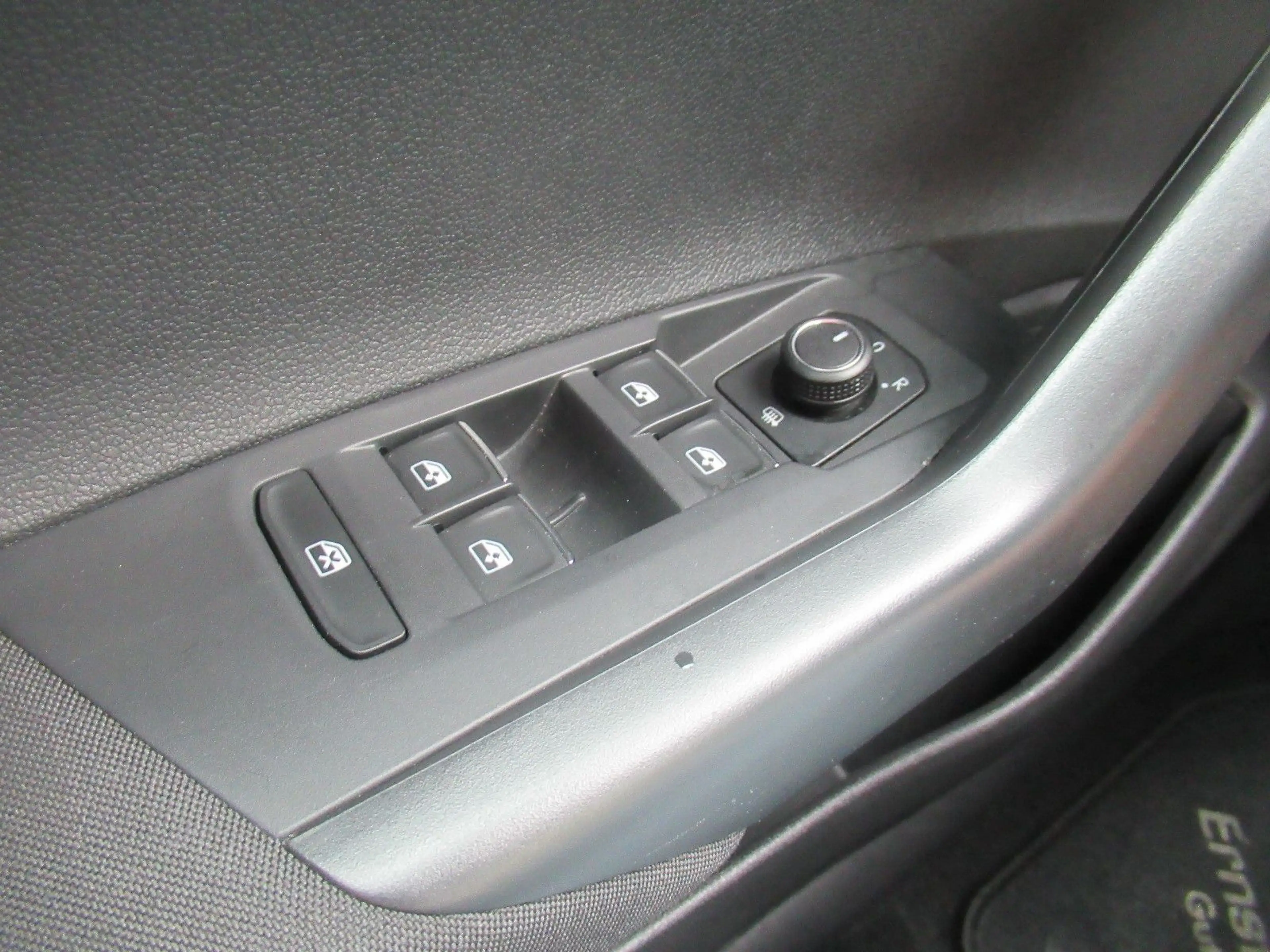 Volkswagen Polo VI Comfortline SHZG PDC TEMPOMAT TOUCH KLIM — photo 9