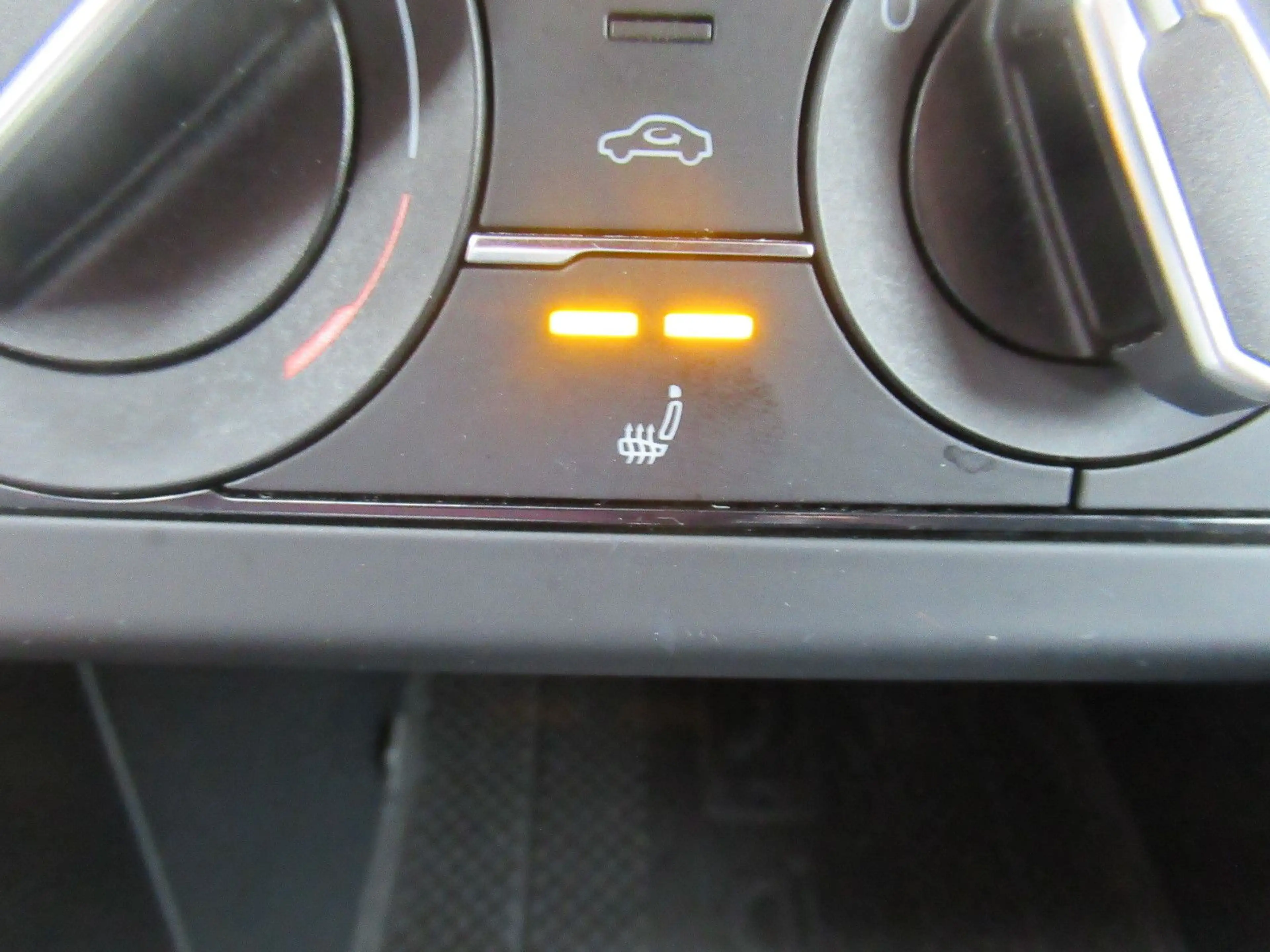 Volkswagen Polo VI Comfortline SHZG PDC TEMPOMAT TOUCH KLIM — photo 17