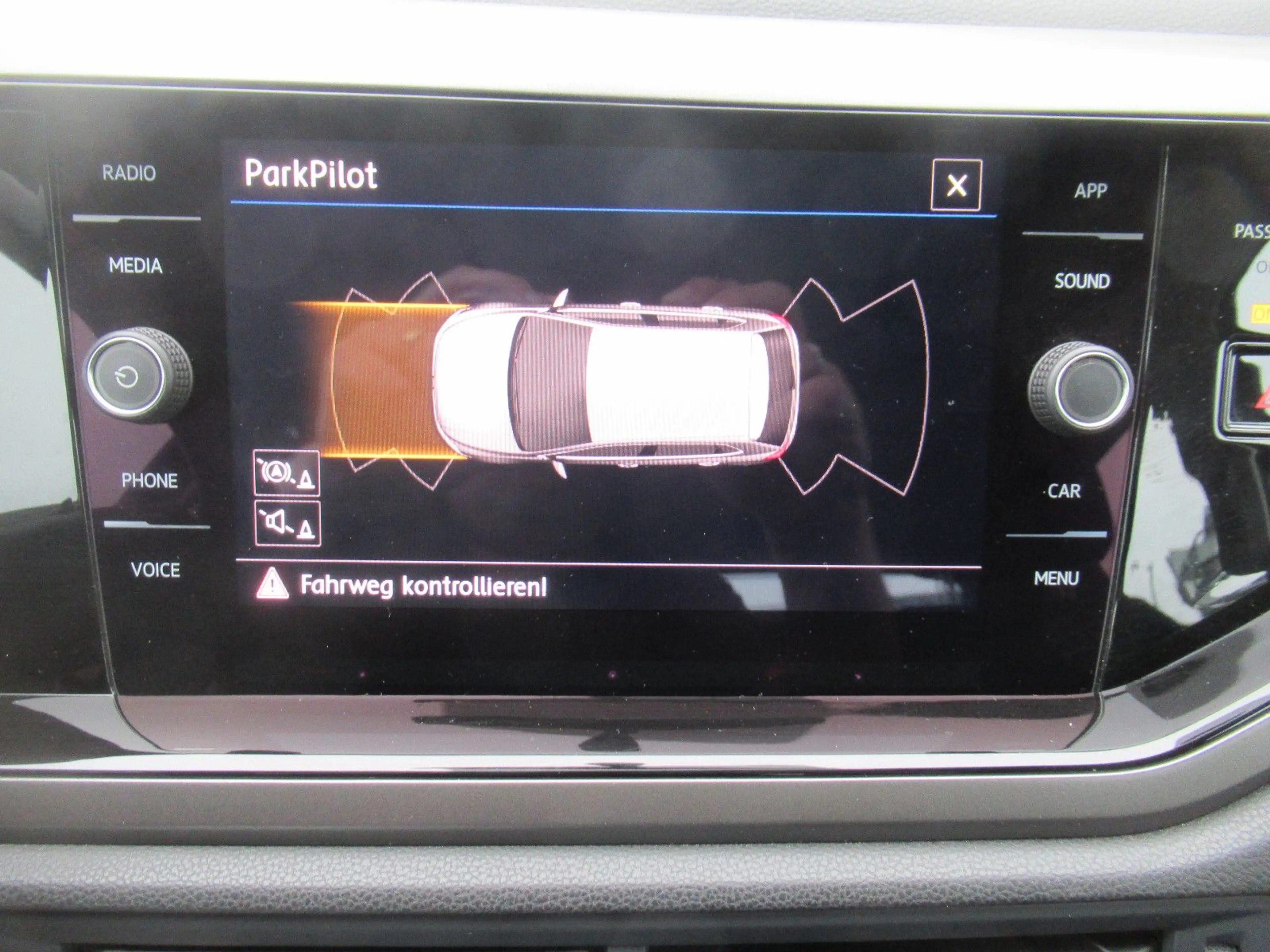 Volkswagen Polo VI Comfortline SHZG PDC TEMPOMAT TOUCH KLIM — photo 13