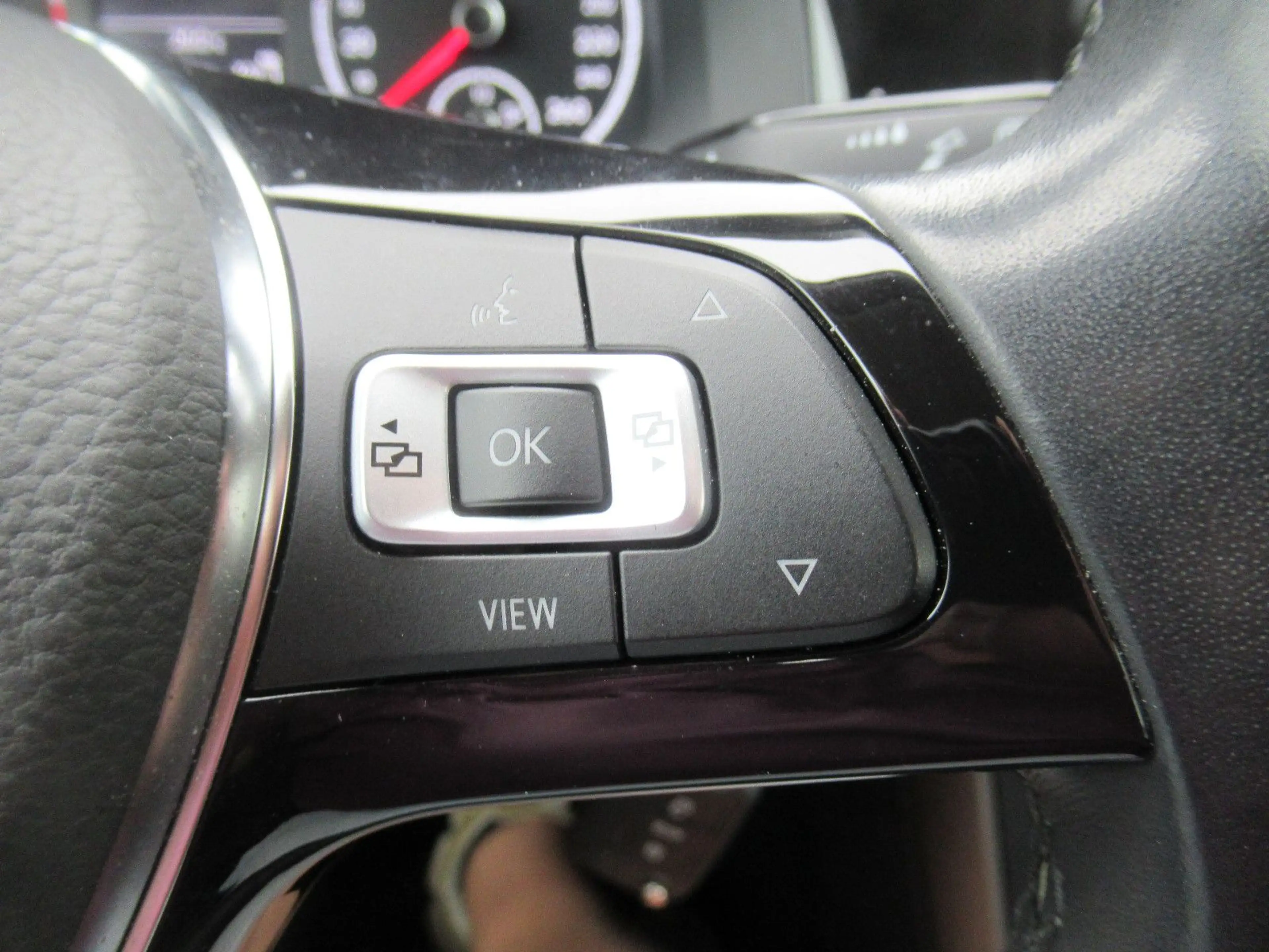 Volkswagen Polo VI Comfortline SHZG PDC TEMPOMAT TOUCH KLIM — photo 12