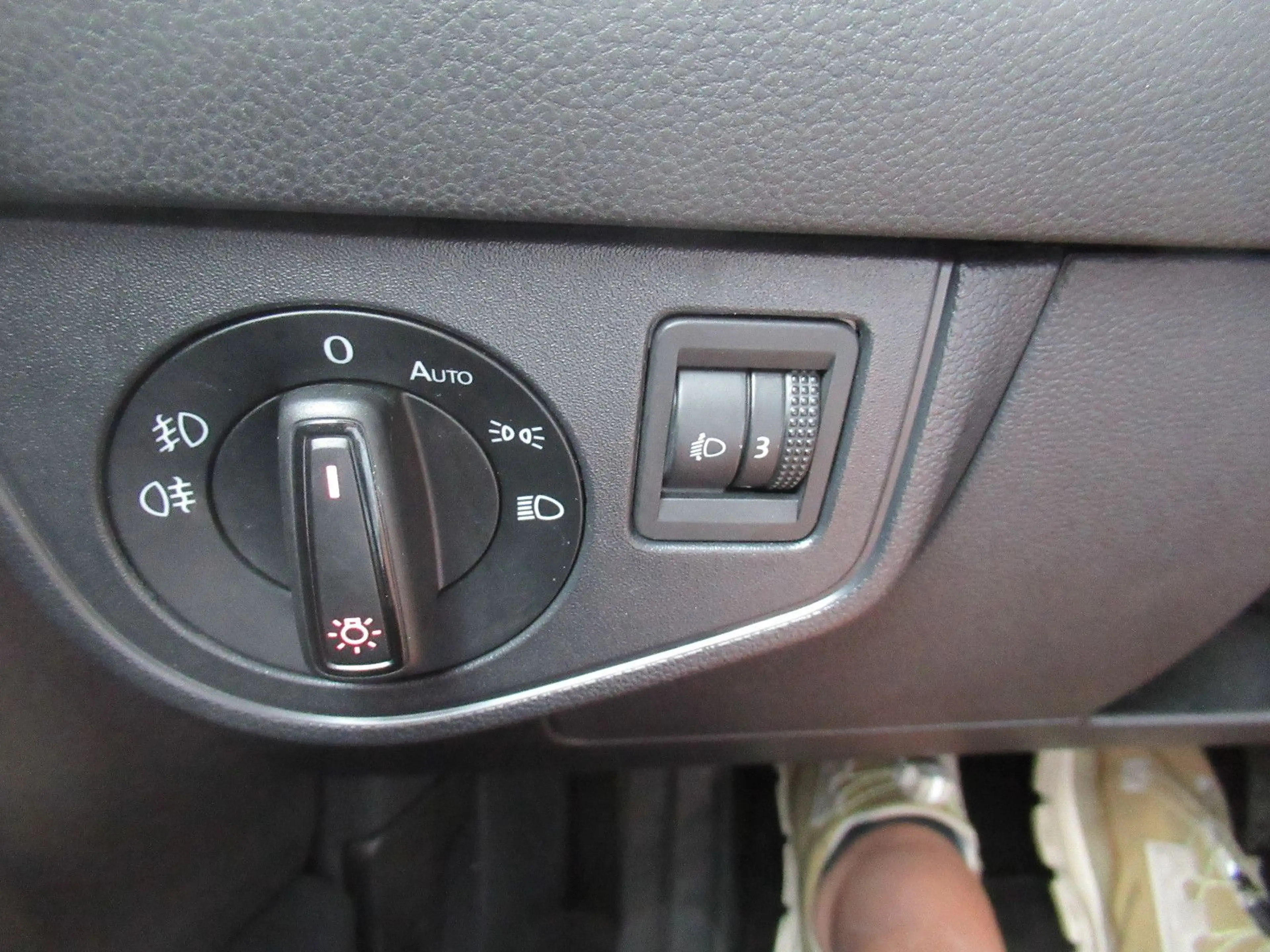 Volkswagen Polo VI Comfortline SHZG PDC TEMPOMAT TOUCH KLIM — photo 10
