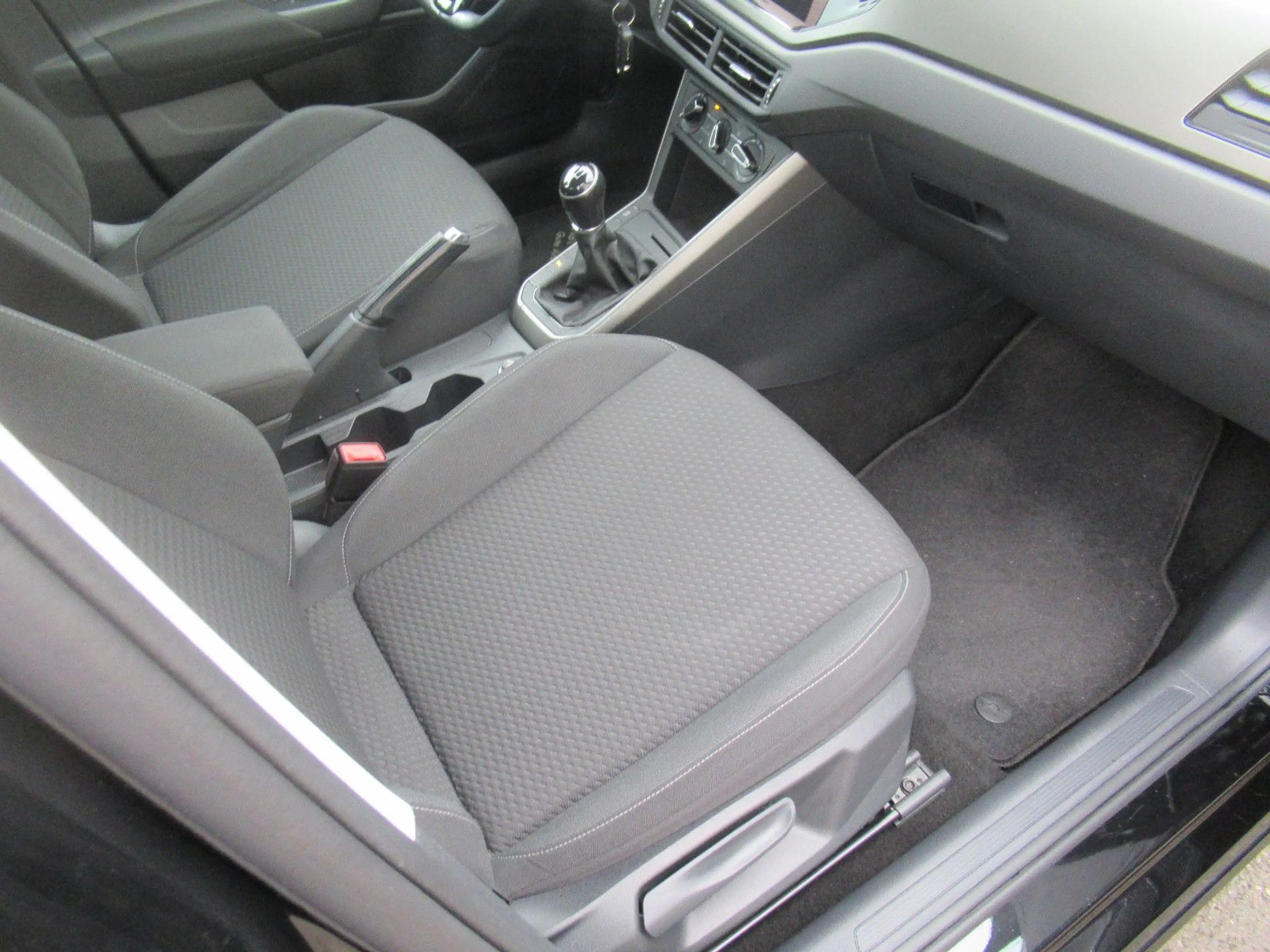 Volkswagen Polo VI Comfortline SHZG PDC TEMPOMAT TOUCH KLIM — photo 19