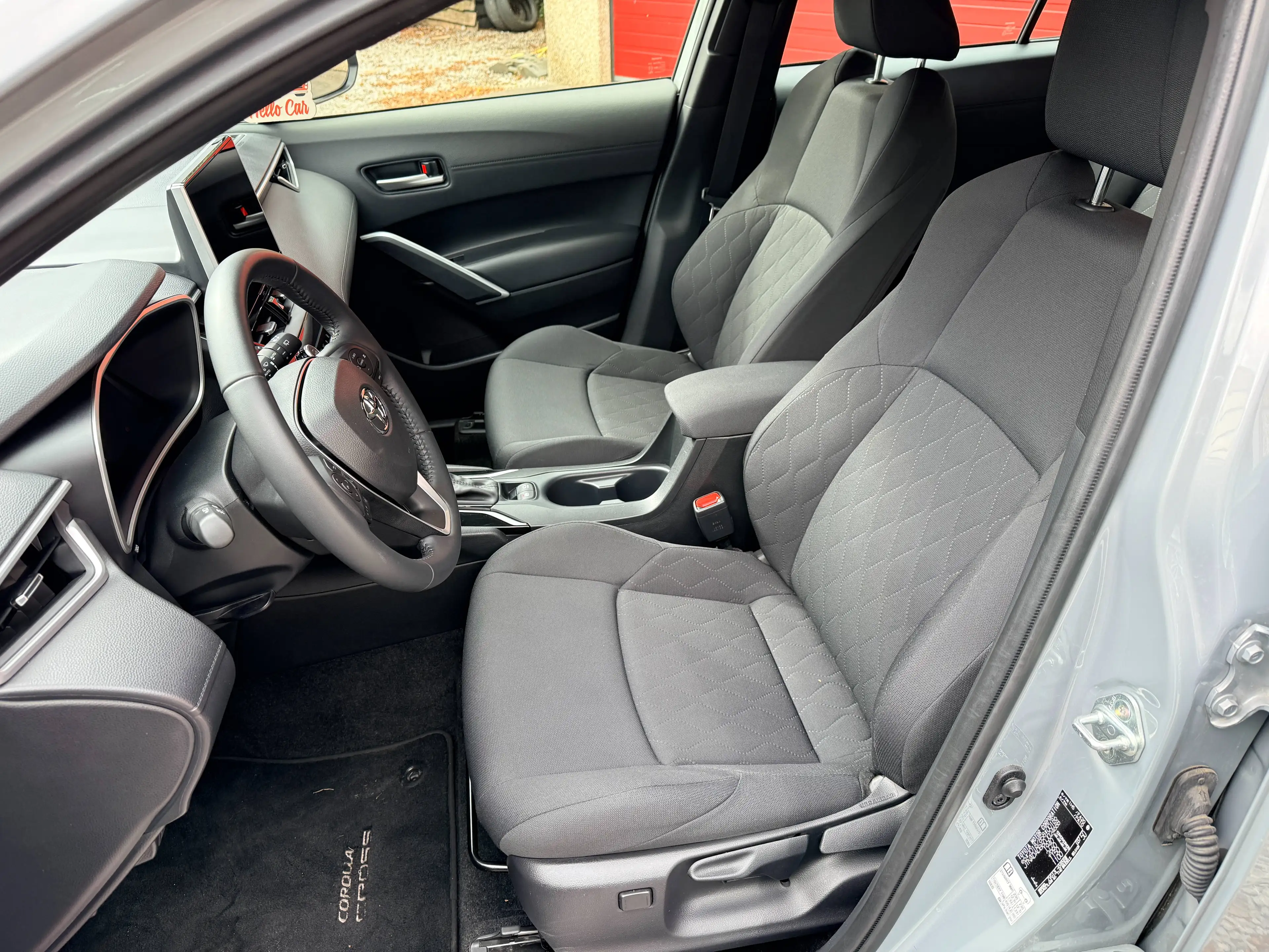 Toyota Corolla Cross 1.8 Hybrid — photo 11