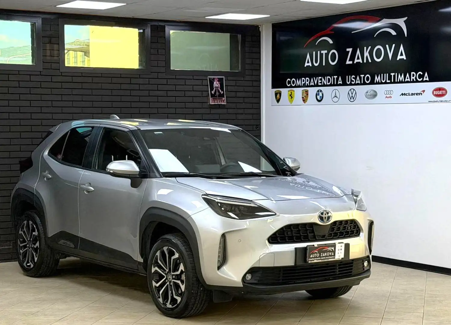 Toyota Yaris Yaris Cross Cross 1.5h Business awd-i 116cv e-cvt Argento - 1