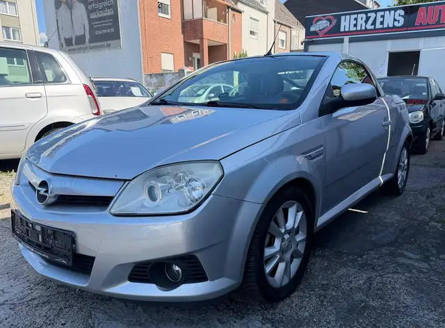 Opel Tigra view 3