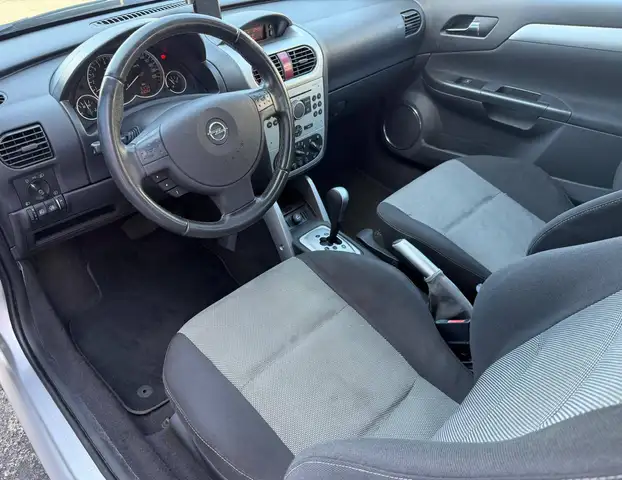 Opel Tigra view 11