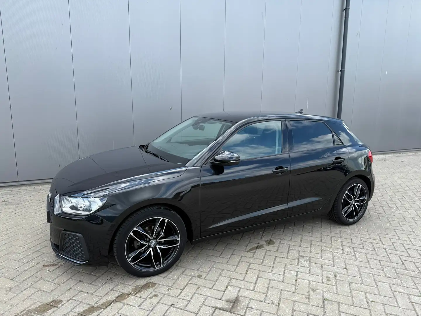 Audi A1 Sportback 25 TFSI Pro Line Zwart - 2