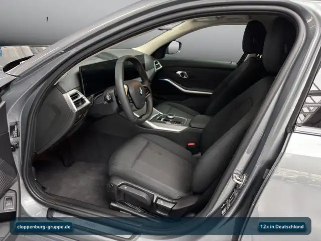 BMW 3 Series view 12