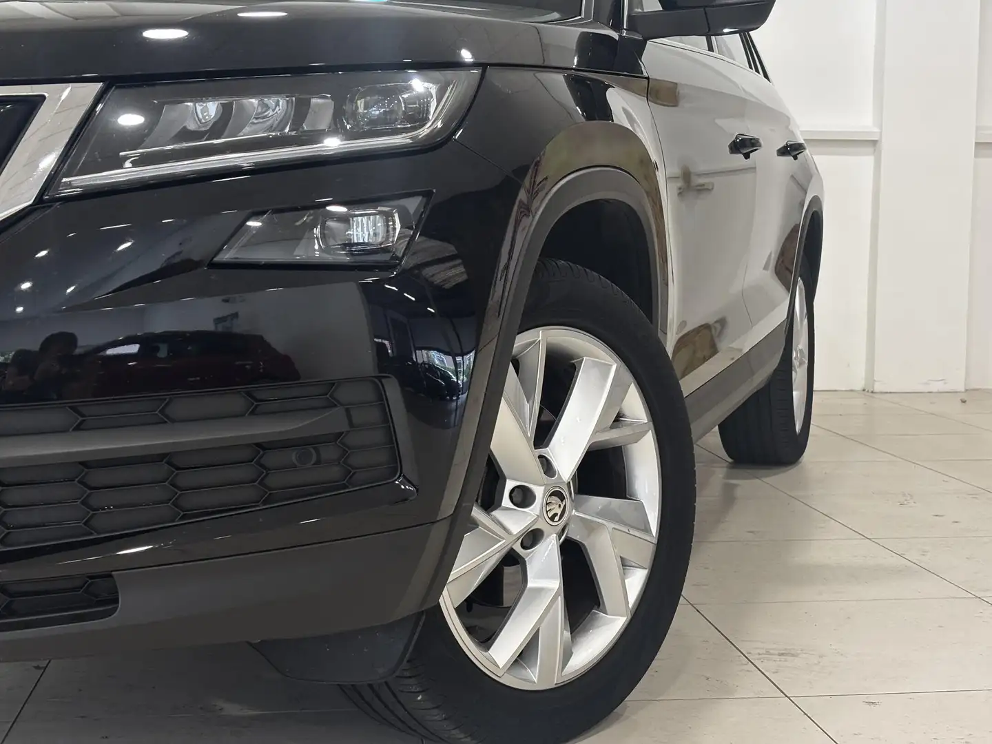 Skoda Kodiaq 1.5 TSI Limited Business Edition | Panorama dak | Zwart - 2