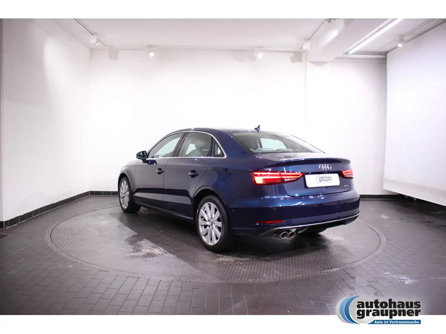 Audi A3 Limousine 40 TFSI S tronic quattro design Синій - 2