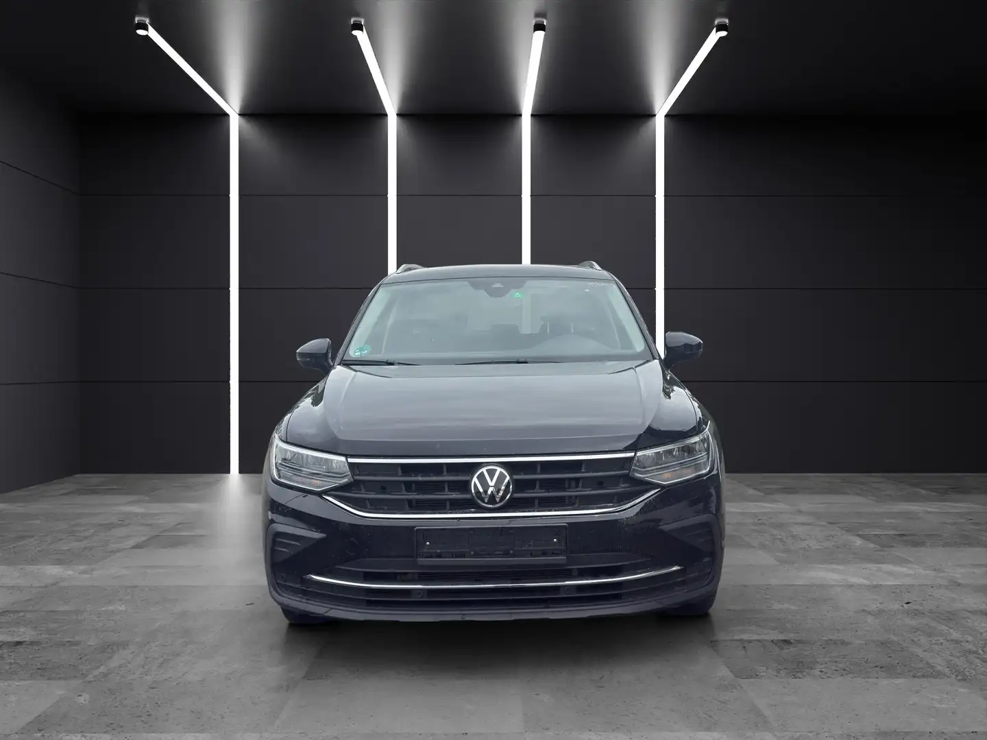 Volkswagen Tiguan 1.5 TSI OPF Active Zwart - 1
