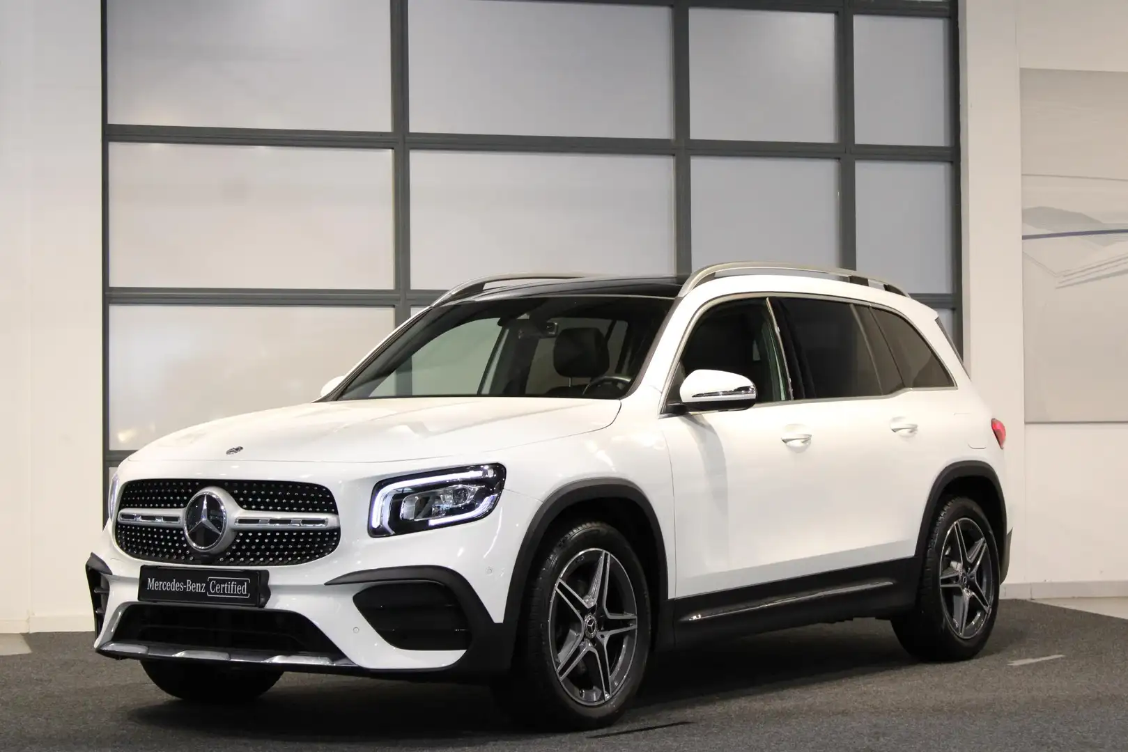 Mercedes-Benz GLB 200 Panorama dak | Trekhaak Wit - 1