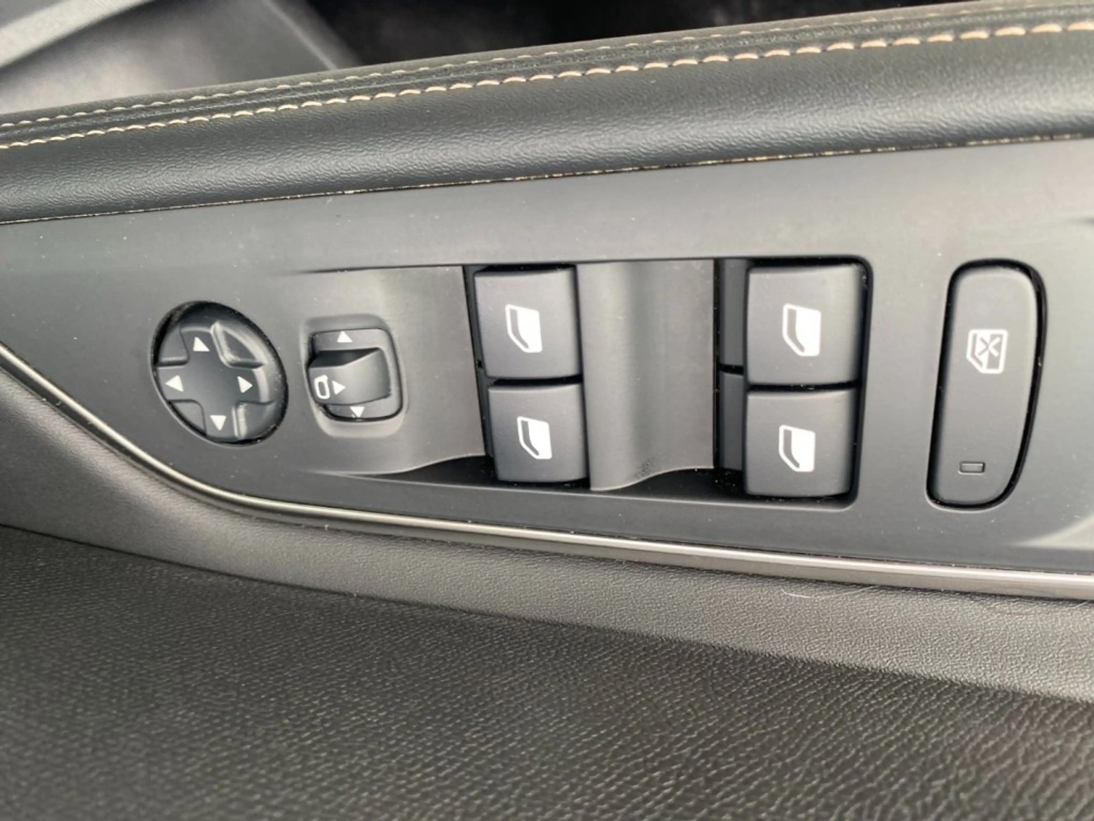 Peugeot 5008 GT-Line 1,5BHDI130EAT8 — photo 9