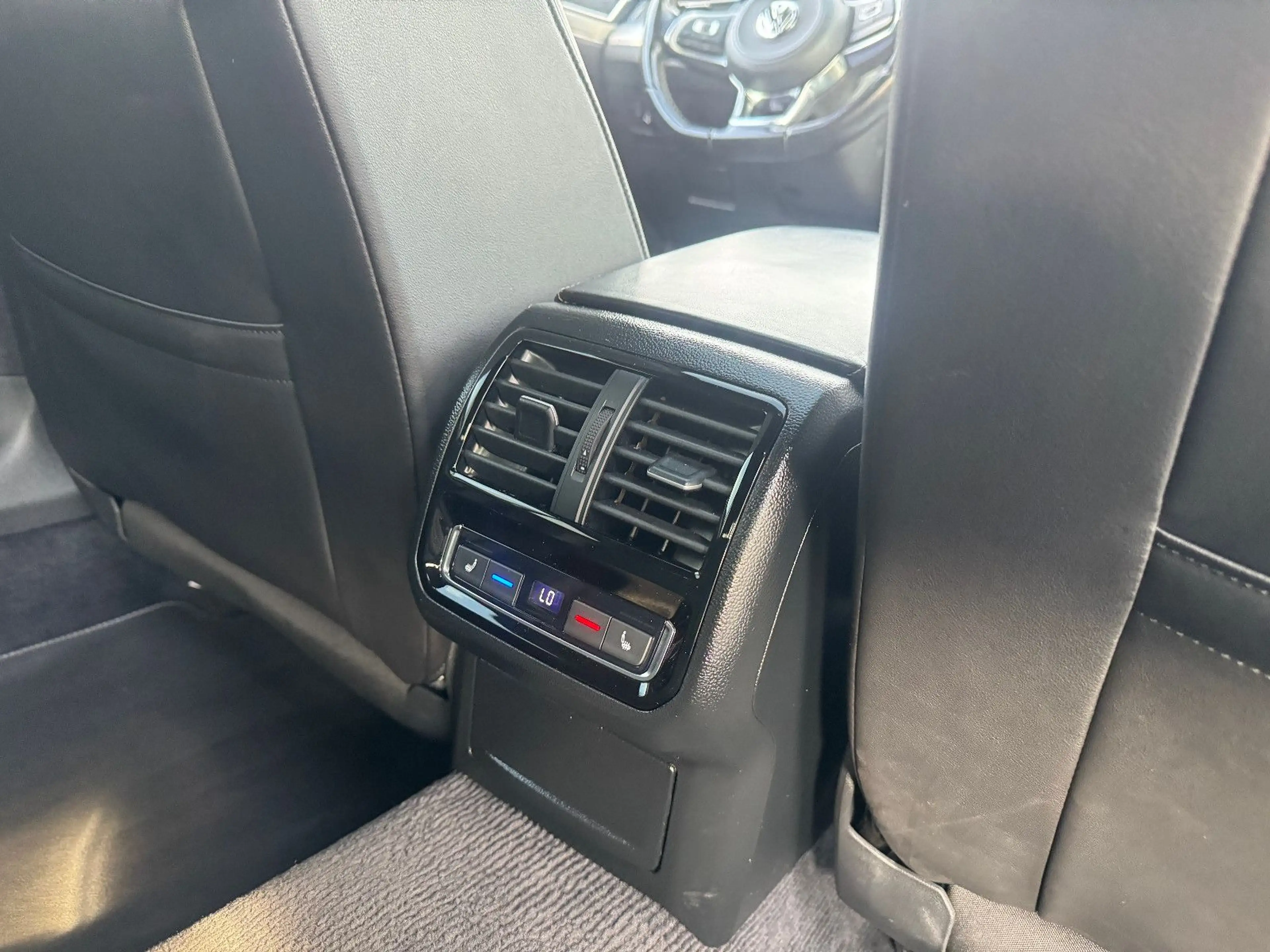 Volkswagen Arteon R-Line 4Motion Leder Kamara Navi PDC — photo 12