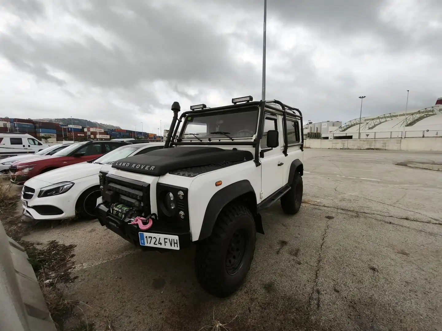 Land Rover Defender 90 SW SE - 2