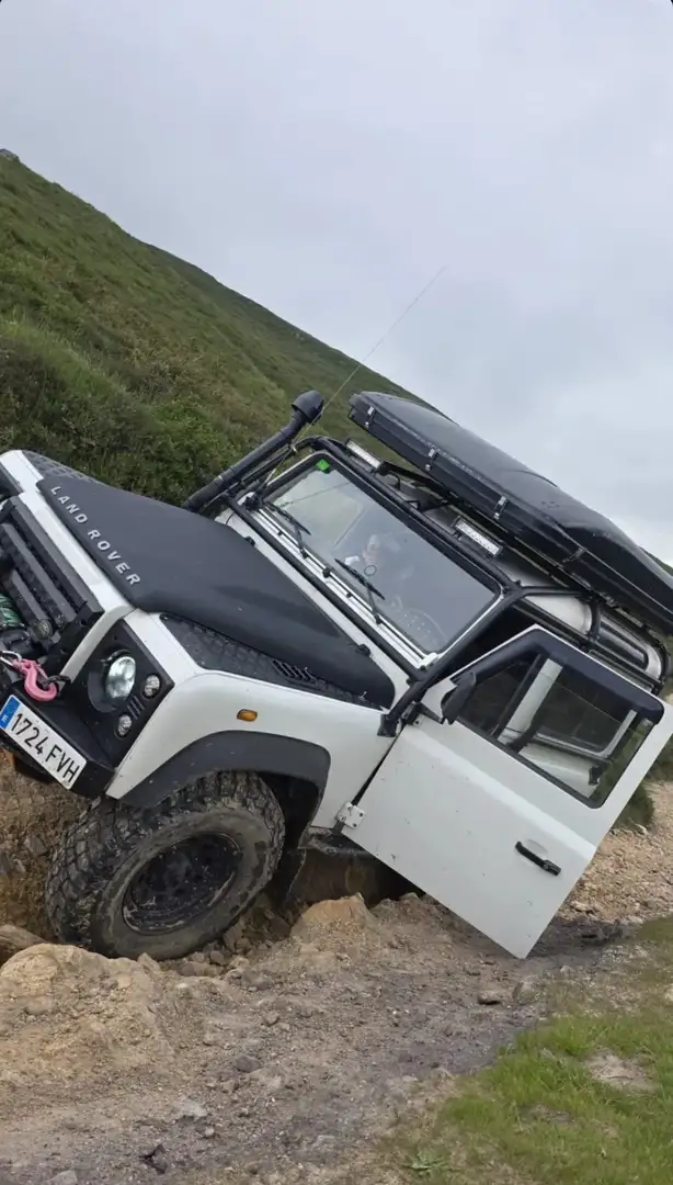 Land Rover Defender 90 SW SE - 1