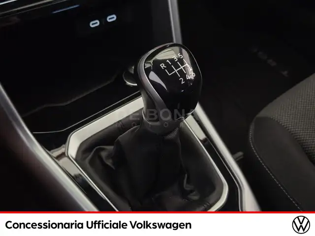 Volkswagen T-Roc view 13