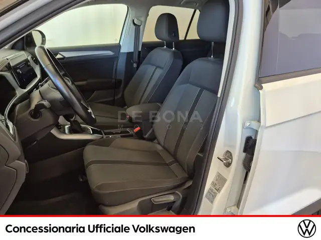 Volkswagen T-Roc view 5