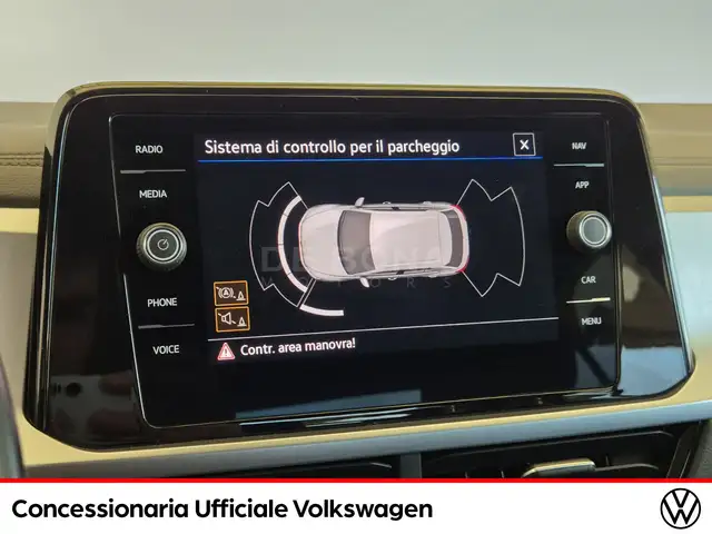 Volkswagen T-Roc view 11