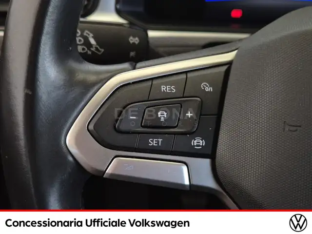 Volkswagen T-Roc view 15