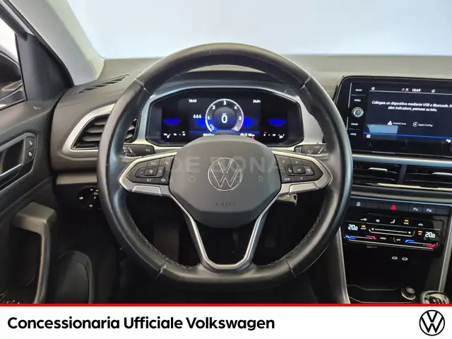 Volkswagen T-Roc view 8