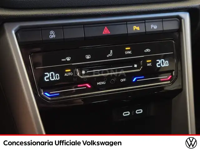 Volkswagen T-Roc view 12