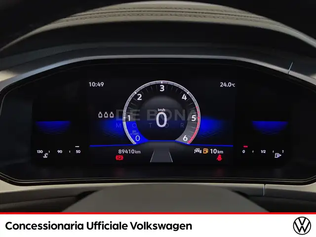 Volkswagen T-Roc view 9