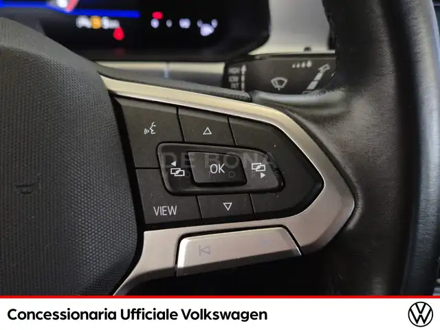 Volkswagen T-Roc view 14
