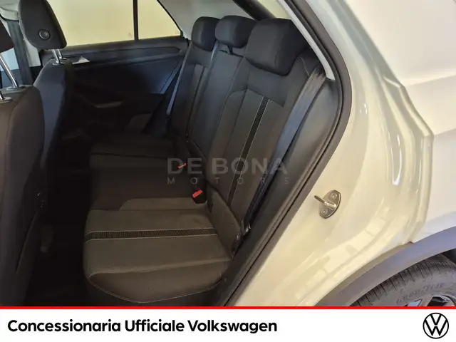 Volkswagen T-Roc view 6