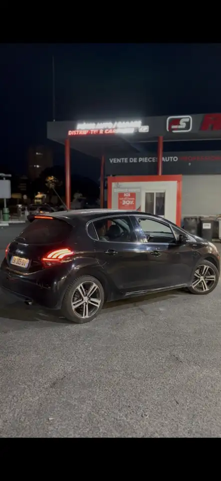 Peugeot 208 208 — photo 2