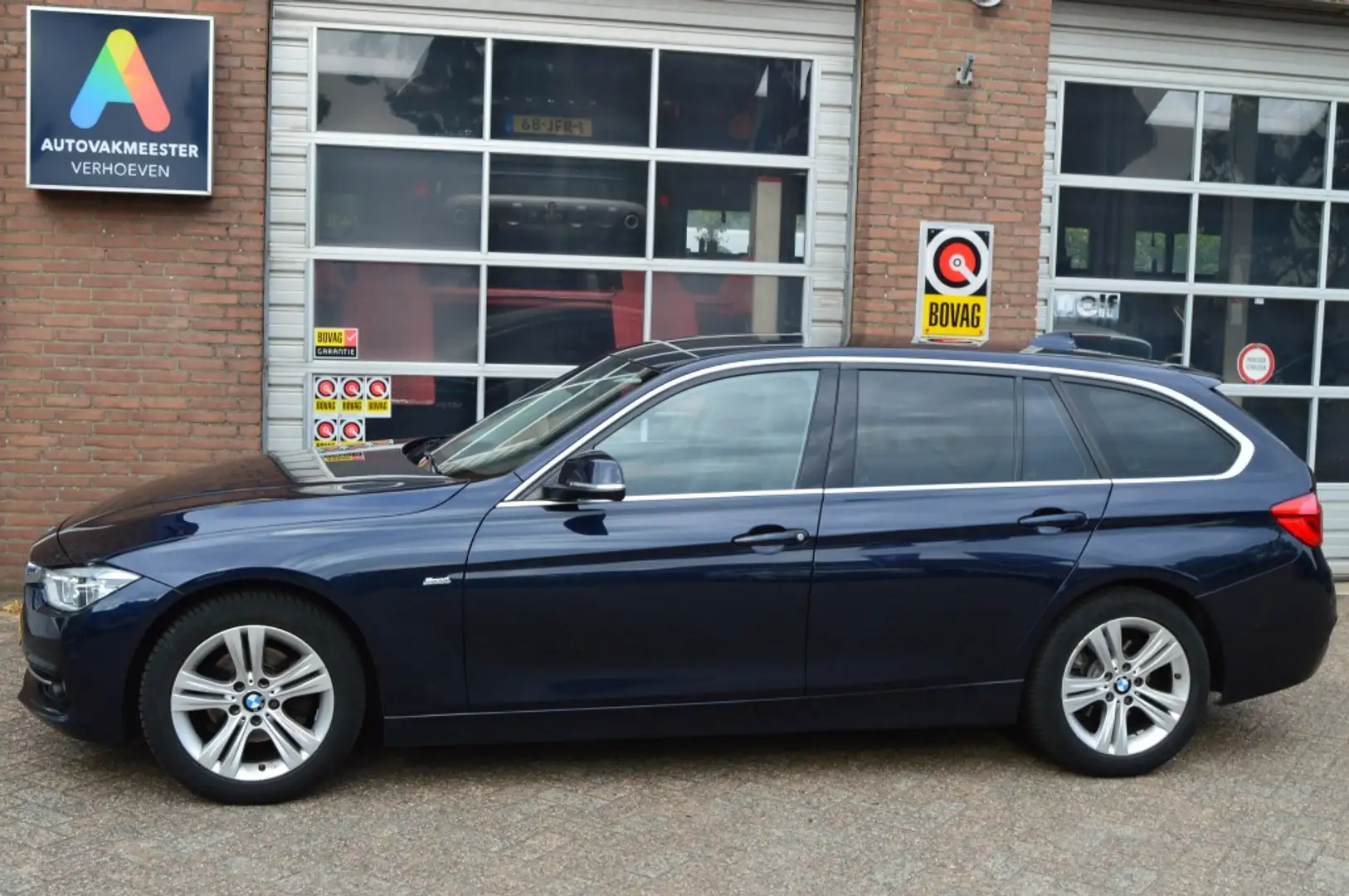 BMW 320 3-serie Touring, Pdc, Navigatie, St 320i Corp L Hi Blauw - 2