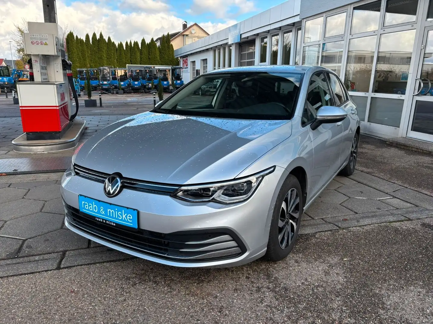 Volkswagen Golf VIII Lim. Active *LED/AHK/SHZ/Navi/ACC* Silber - 2